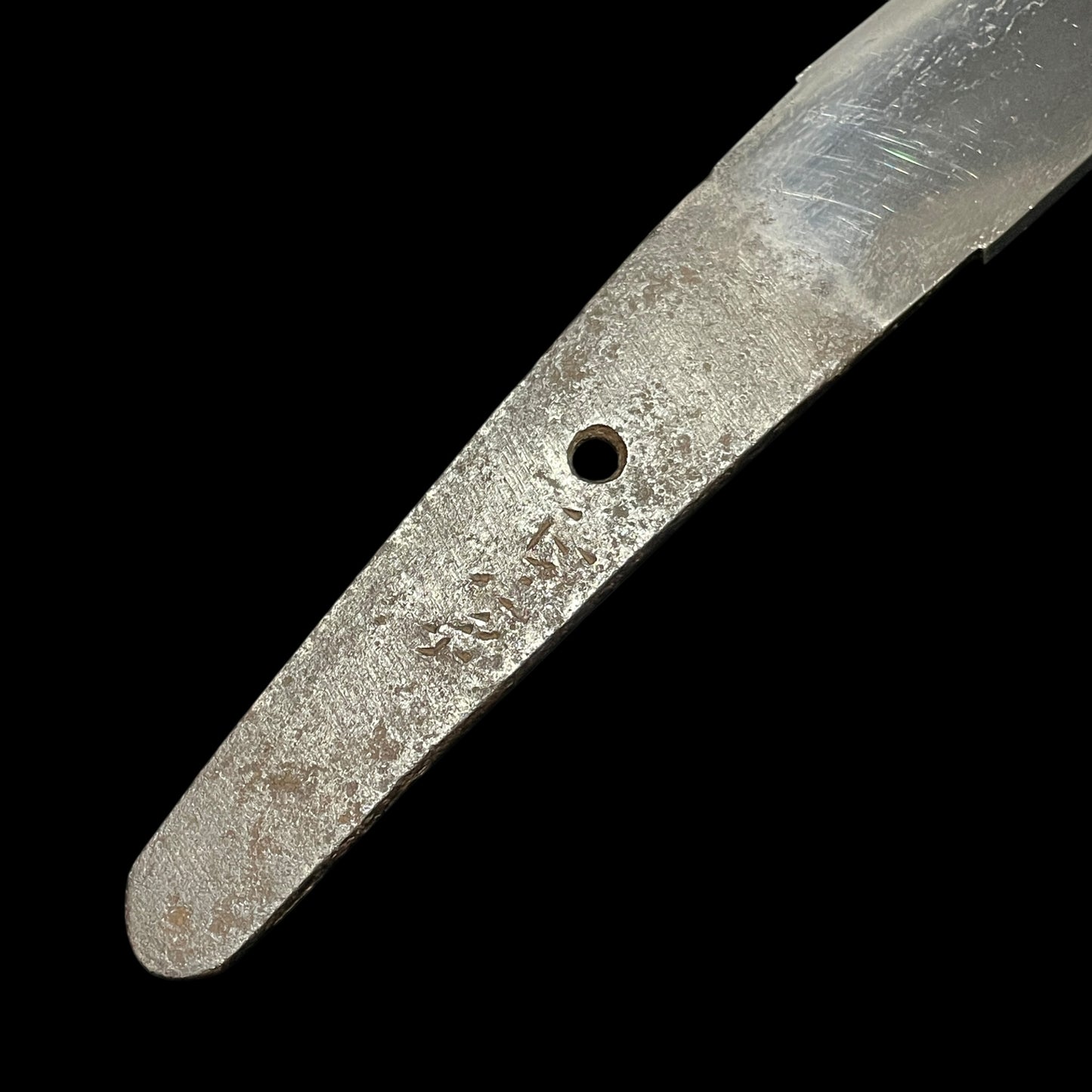 MASAMUNE 正宗 signed Hirazukuri Sunnobi-Tanto in Shirasaya, Homarekizu 誉傷