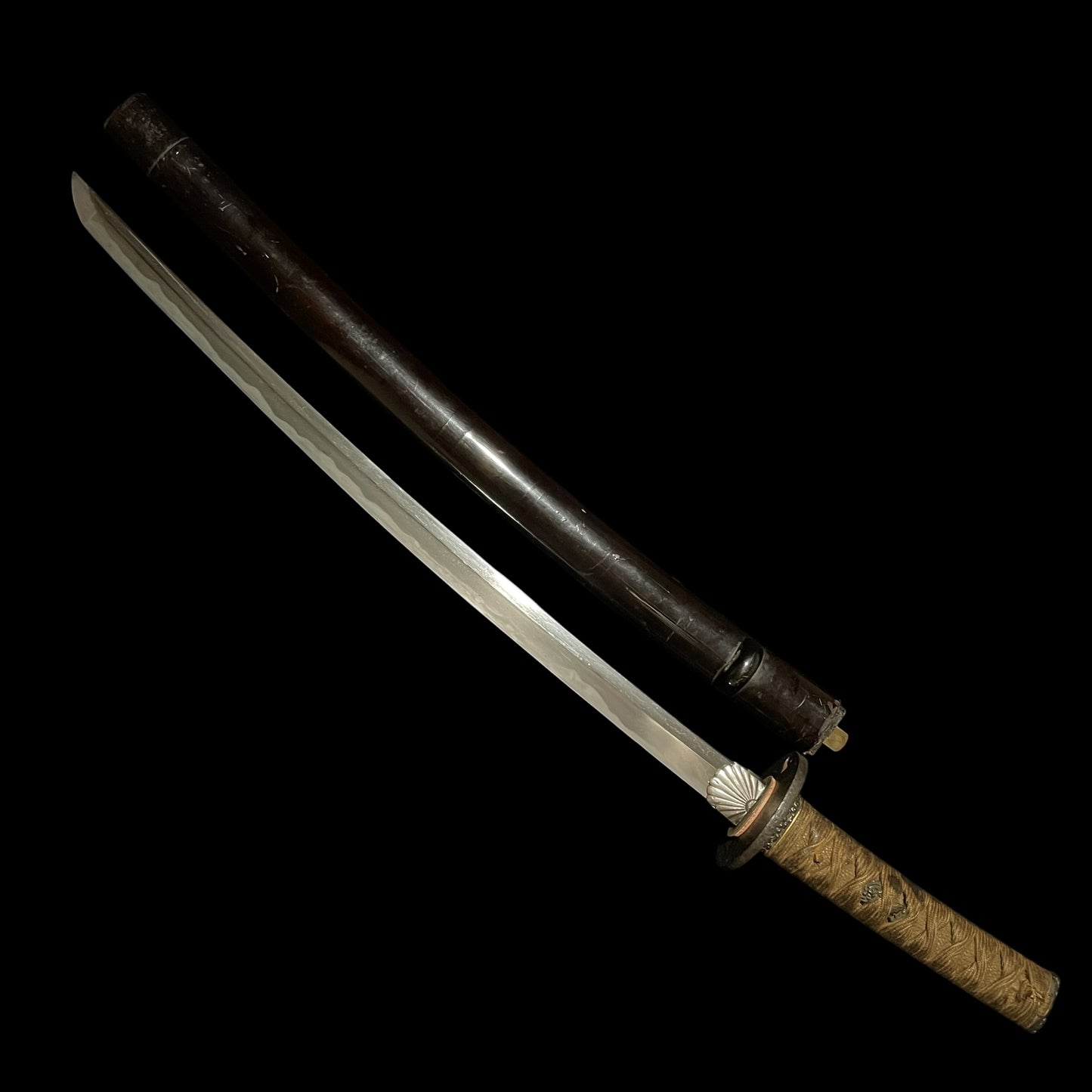 Pine needle Fuchikashira Long Wakizashi, Shishi Menuki, Muromachi period mumei