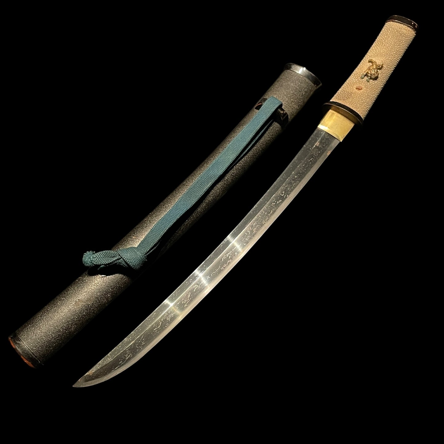 Shobuzukuri Aikuchi Wakizashi 菖蒲造合口脇差, Golden Shishi Menuki, Edo period mumei