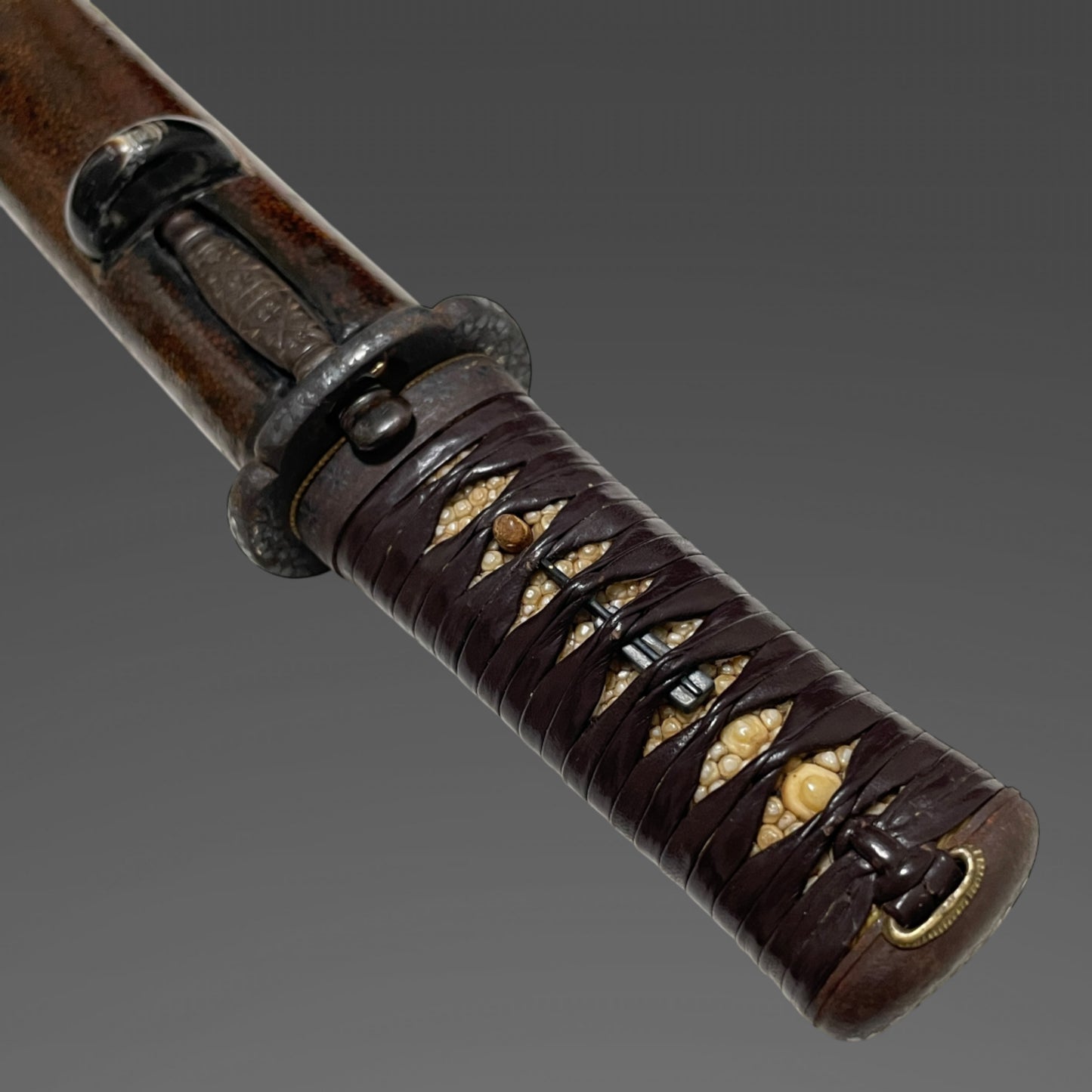 Kawarizukuri 変造り TANTO, with Kozuka Kogai, Natanenurisaya 菜種塗鞘, Edo period signed