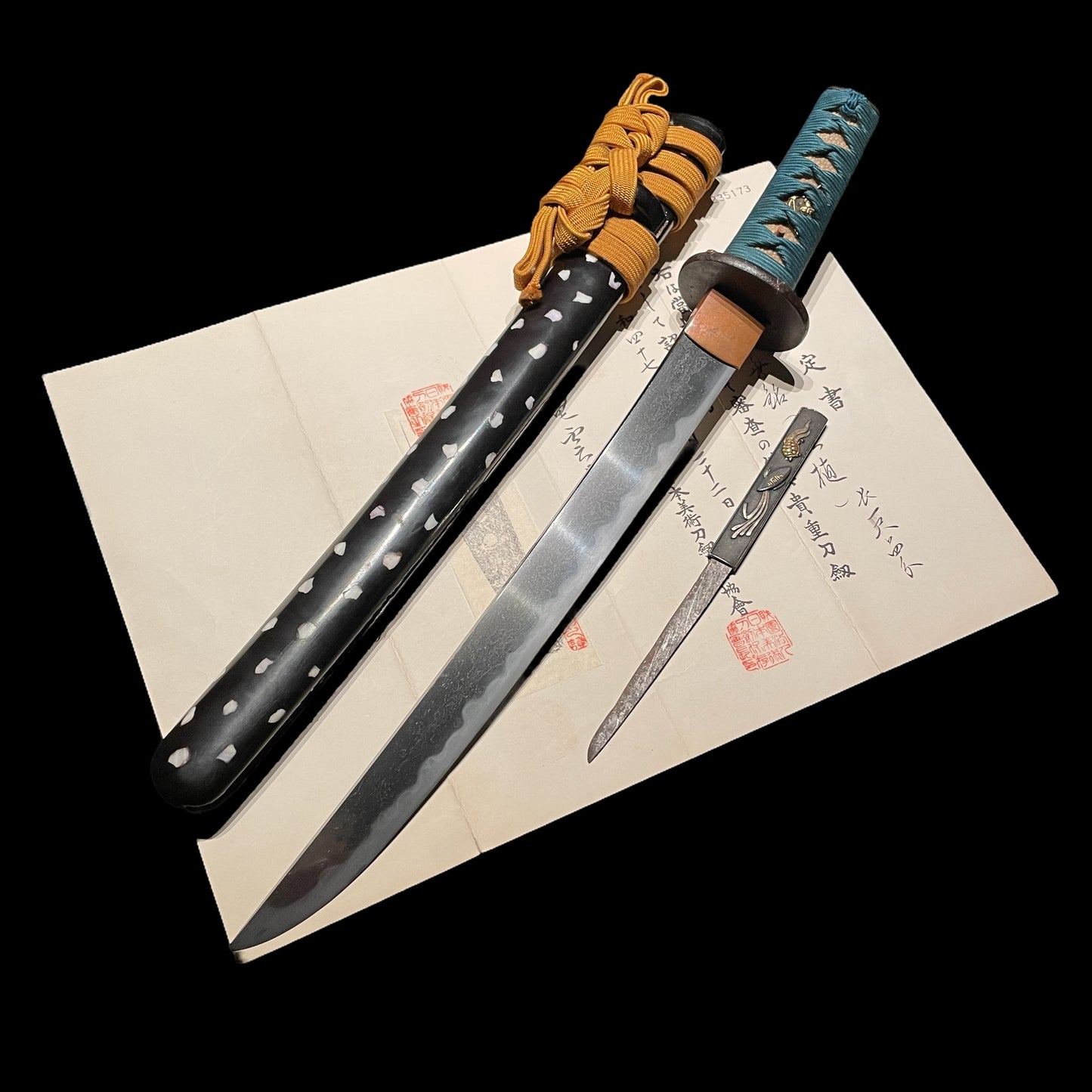 Kanetane 兼植 Sunnobi-TANTO, with KOZUKA, Muromachi period, Hotei Fuchikashira