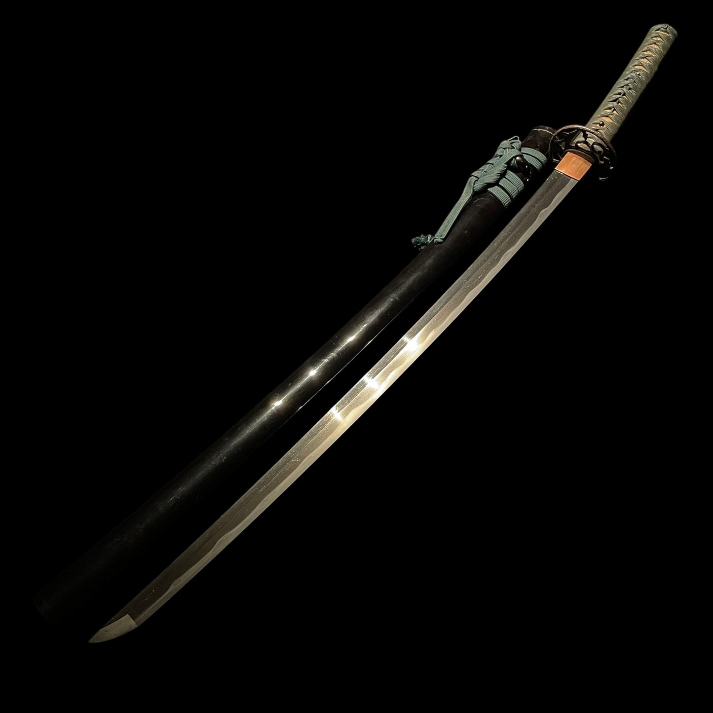 Masamehada 柾目肌 KATANA, Flowers and Vase Fuchikashira, Edo period mumei