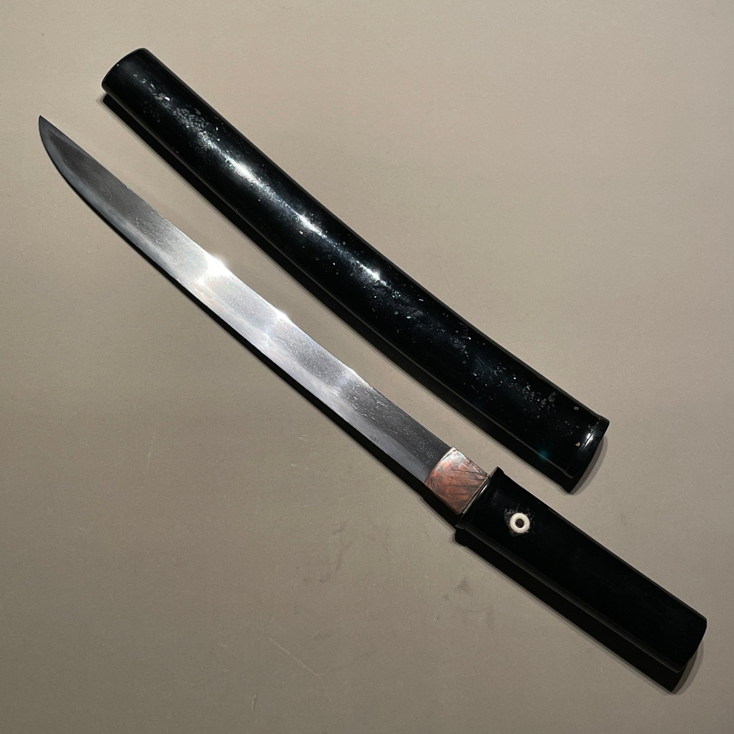 Gunome-Hamon Black Tanto, Late Muromachi period mumei