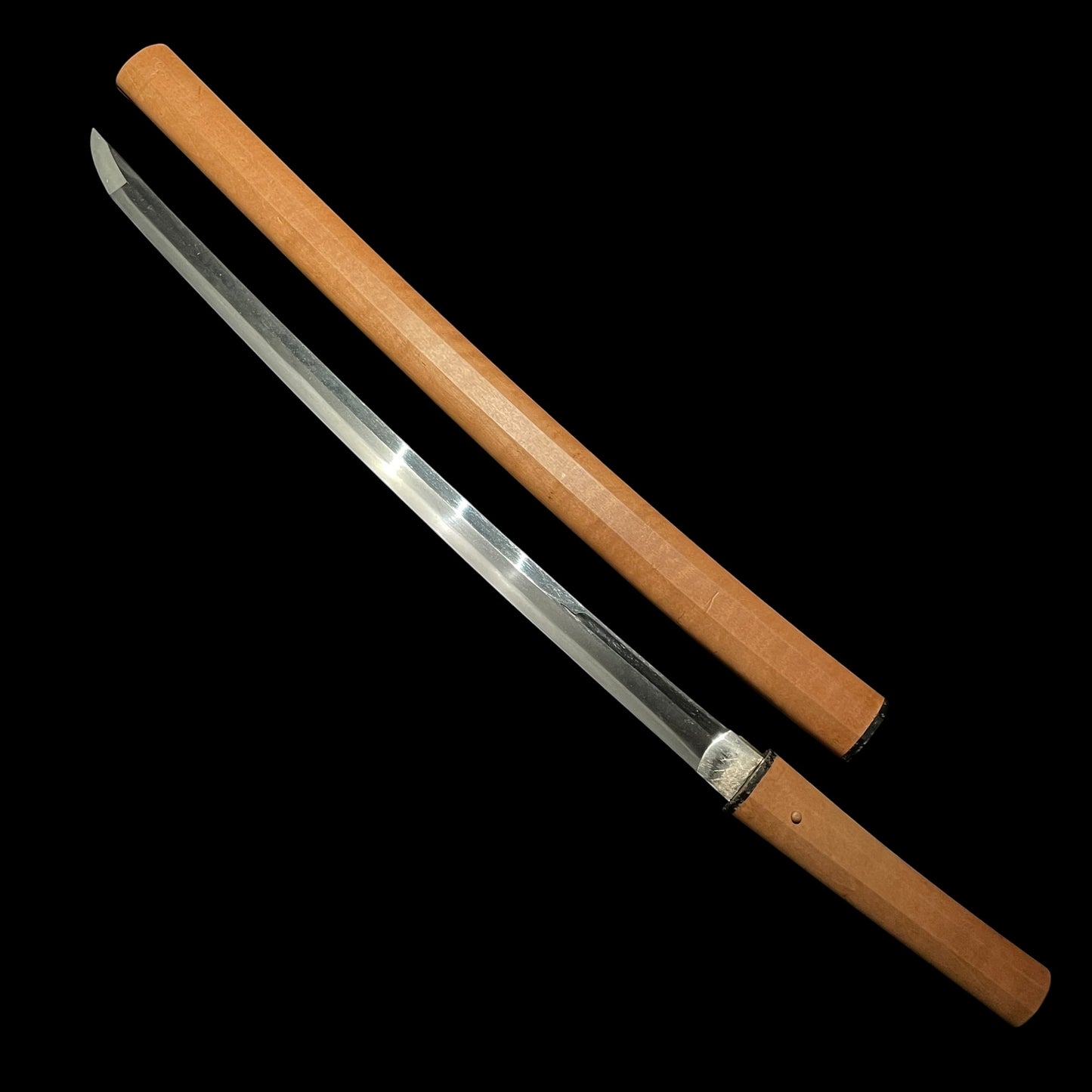 Nagamaki Naoshi Style Long Wakizashi, Kanemitsu 兼光 signed, Muromachi period