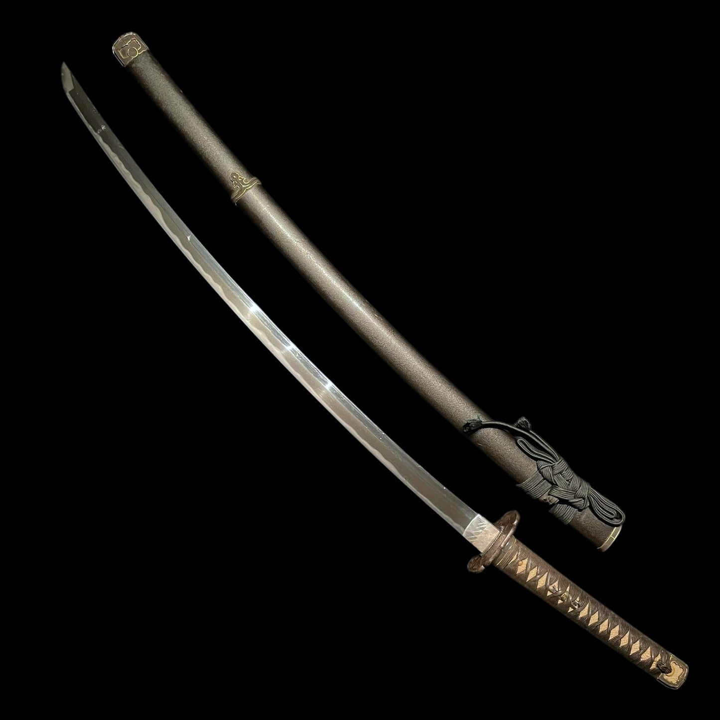 KATANA in HANDACHI-KOSHIRAE 半太刀拵, Late Muromachi period, 696mm (27.40 in.)