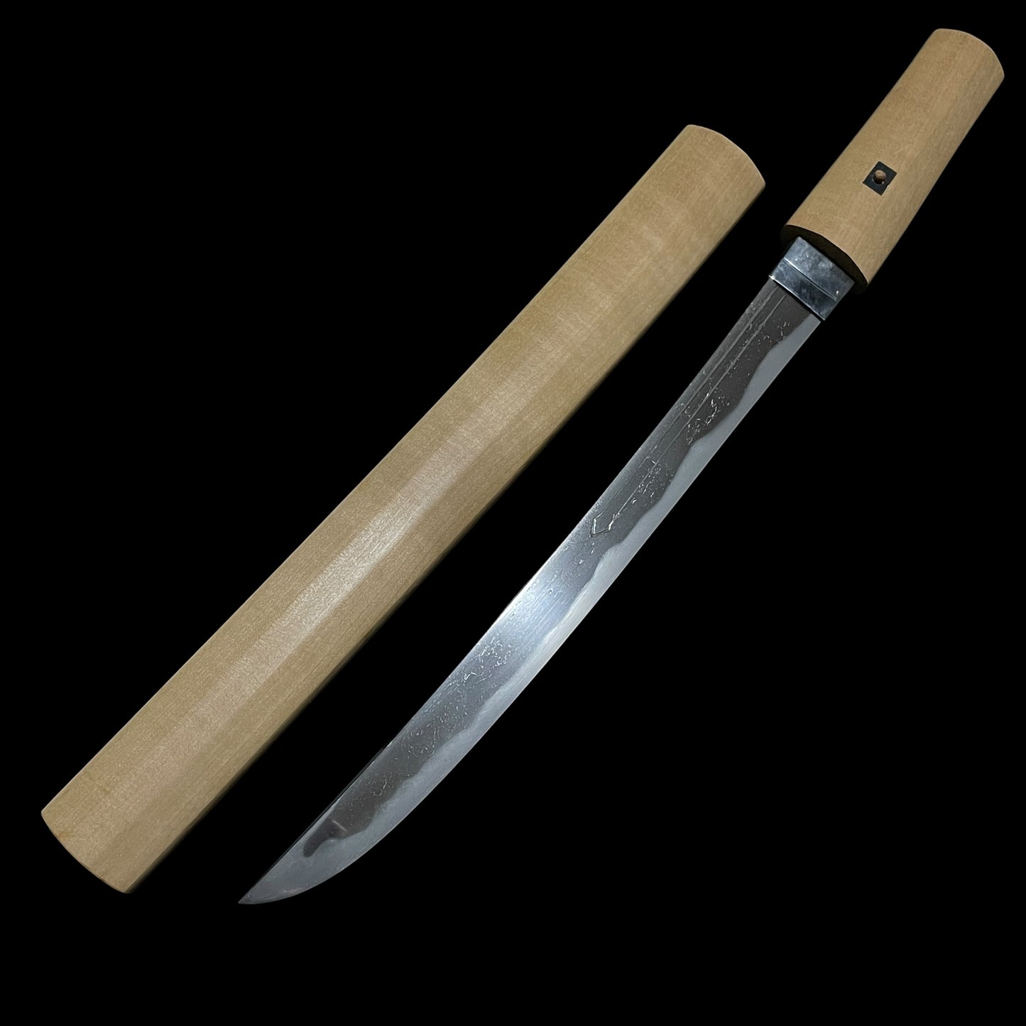 Gisuke 義助 signed Sunnobi-Tanto 寸延短刀, Muromachi period