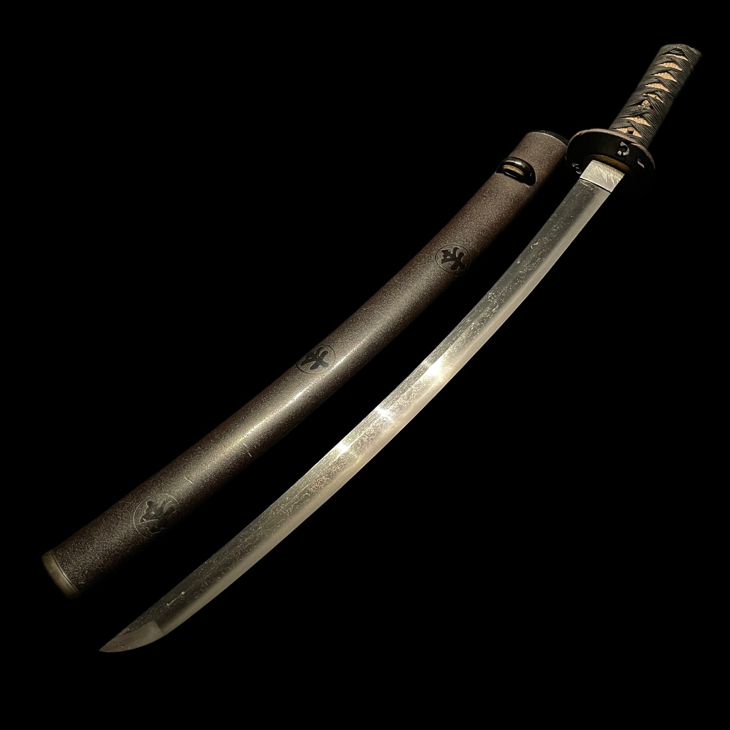 Katsumitsu 勝光 signed Wakizashi, Shibuichi Fuchikashira, Muromachi period, with Shirasaya