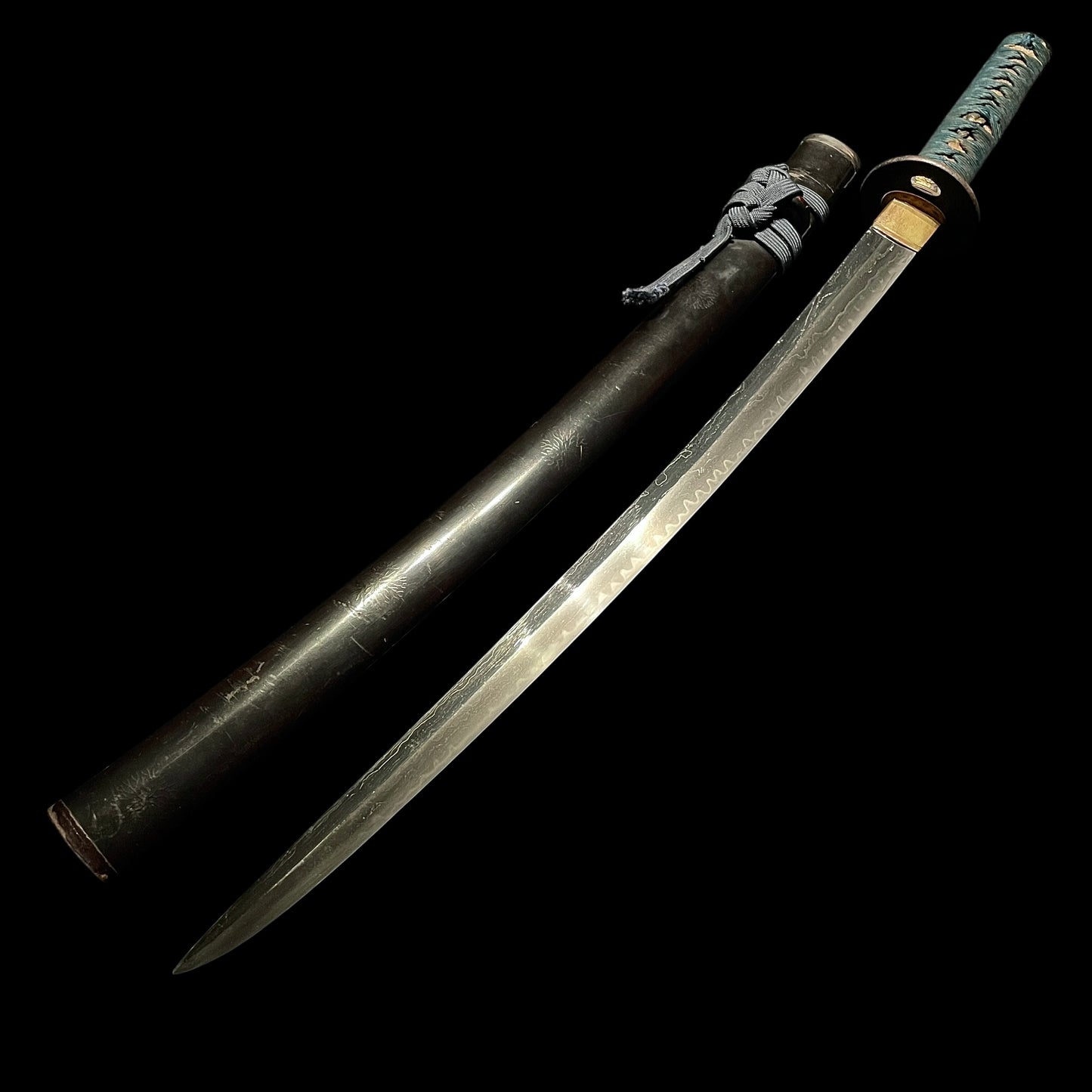 KOGARASUMARU-ZUKURI 小烏丸造 Long Wakizashi, Kanemoto 兼元 signed, Muromachi period