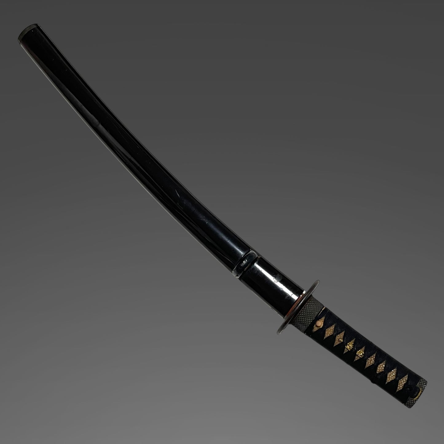 Naginata-Naoshi Zukuri 薙刀直造  Wakizashi, Oninanako Fuchikashira 鬼魚々子縁頭, Edo period