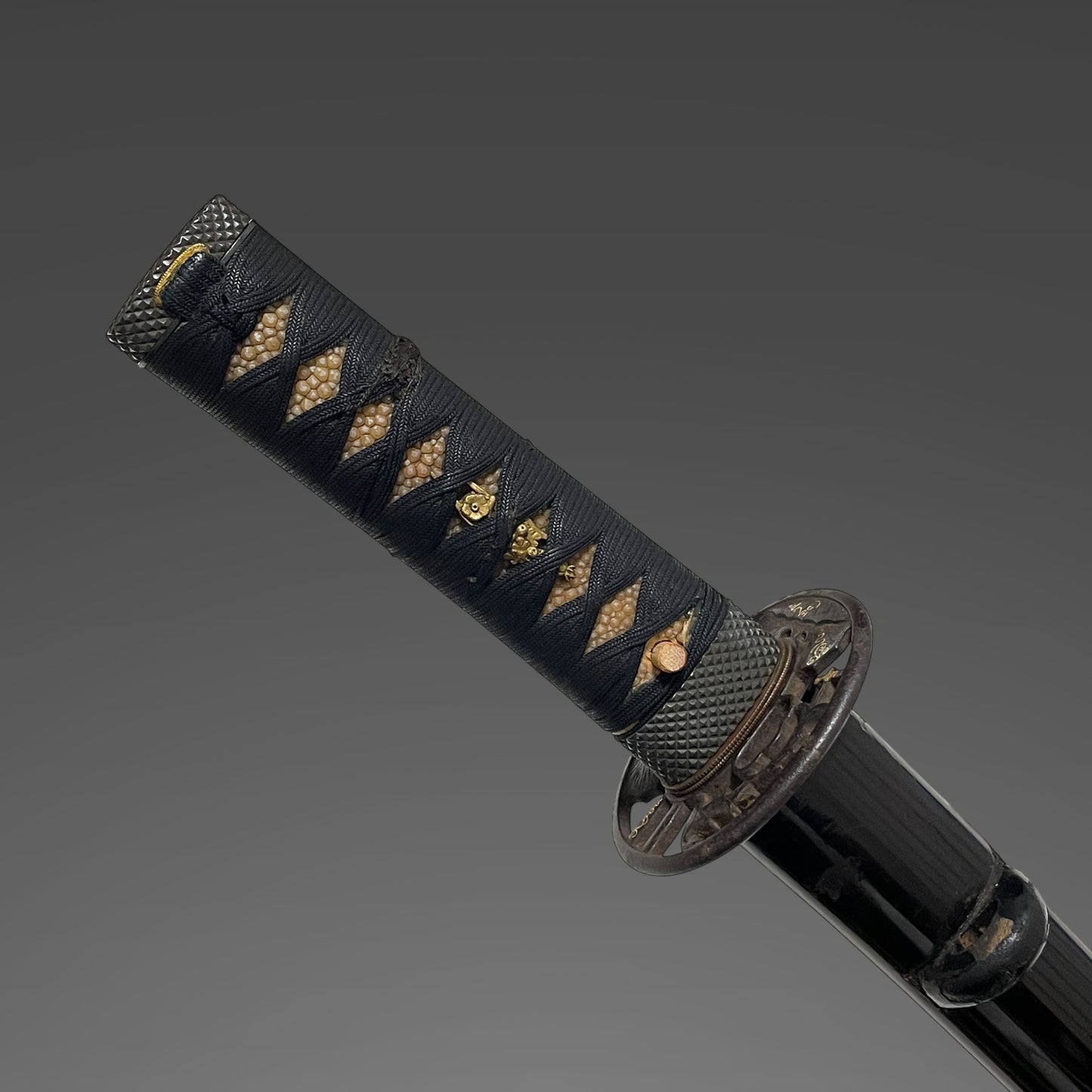 Naginata-Naoshi Zukuri 薙刀直造  Wakizashi, Oninanako Fuchikashira 鬼魚々子縁頭, Edo period