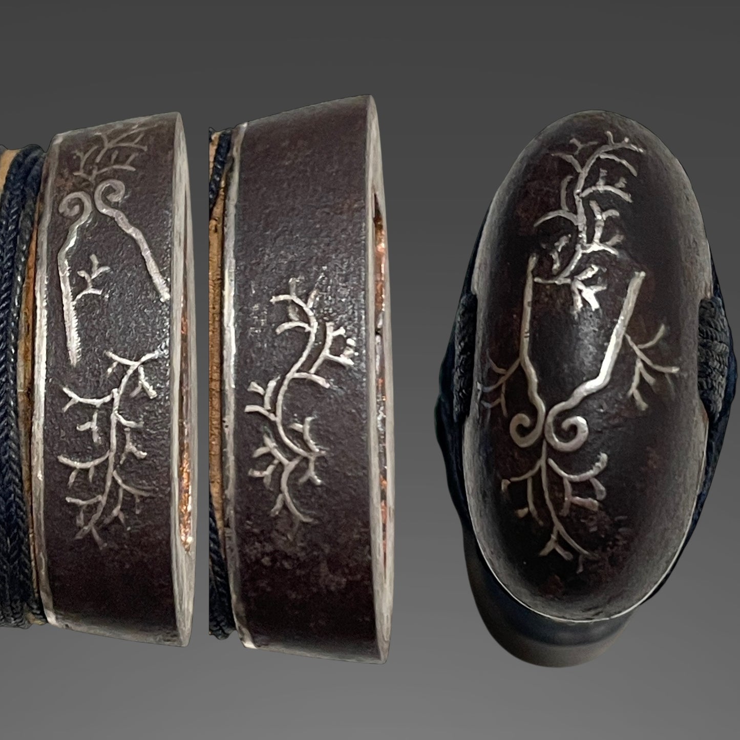 Silver inlay Iron Fittings TANTO, Shishi Menuki 獅子目貫, Edo period mumei