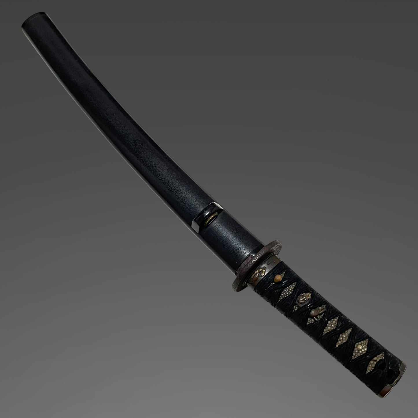 Shobuzukuri Wakizashi, Tiger Menuki, with Kozuka, Edo period mumei
