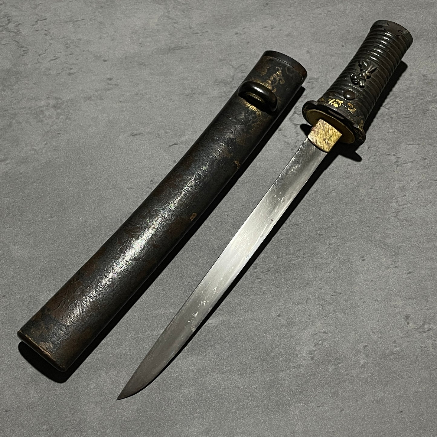 YOROIDOSHI 鎧通 in High-quality Koshirae, Spider and Bee Meuki, with Shirasaya