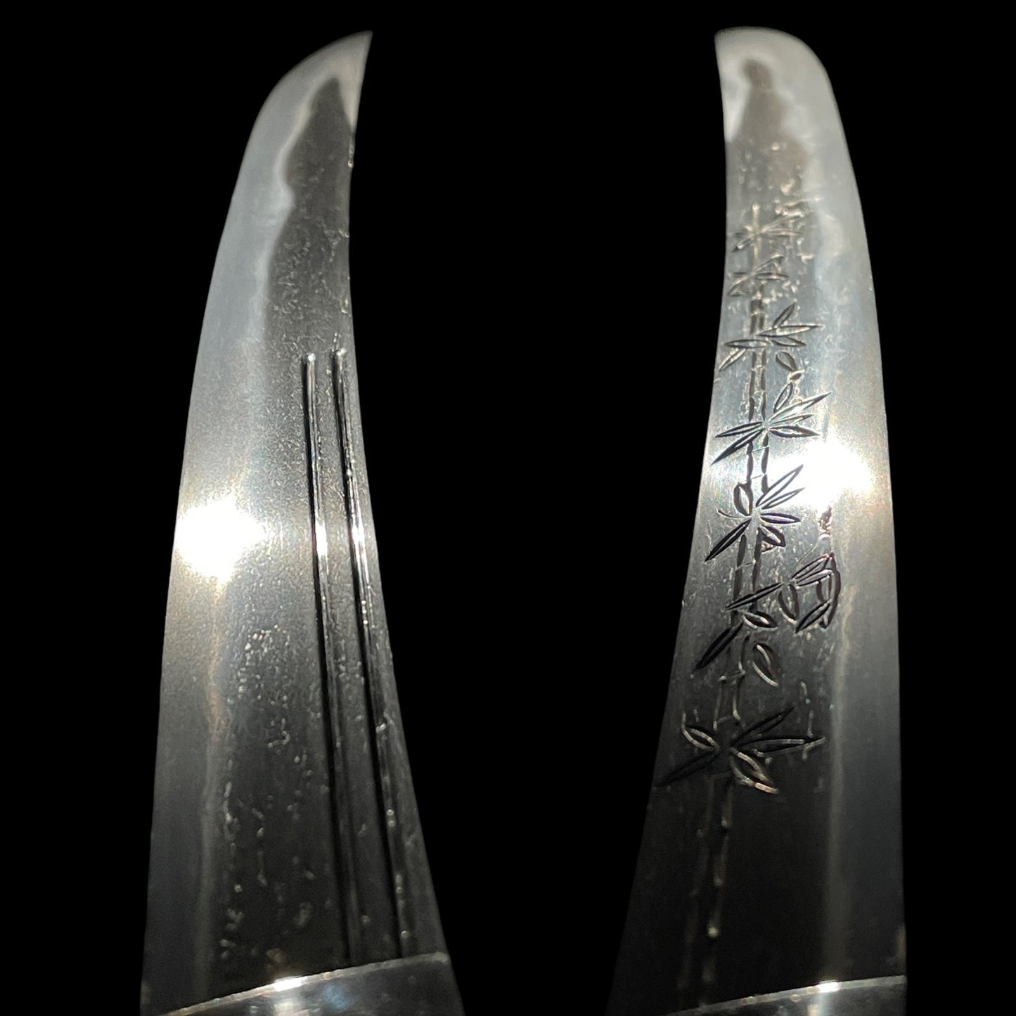 HORIMONO Sasatake 笹竹 TANTO, Muneshige 宗重 signed, Hirazukuri blade