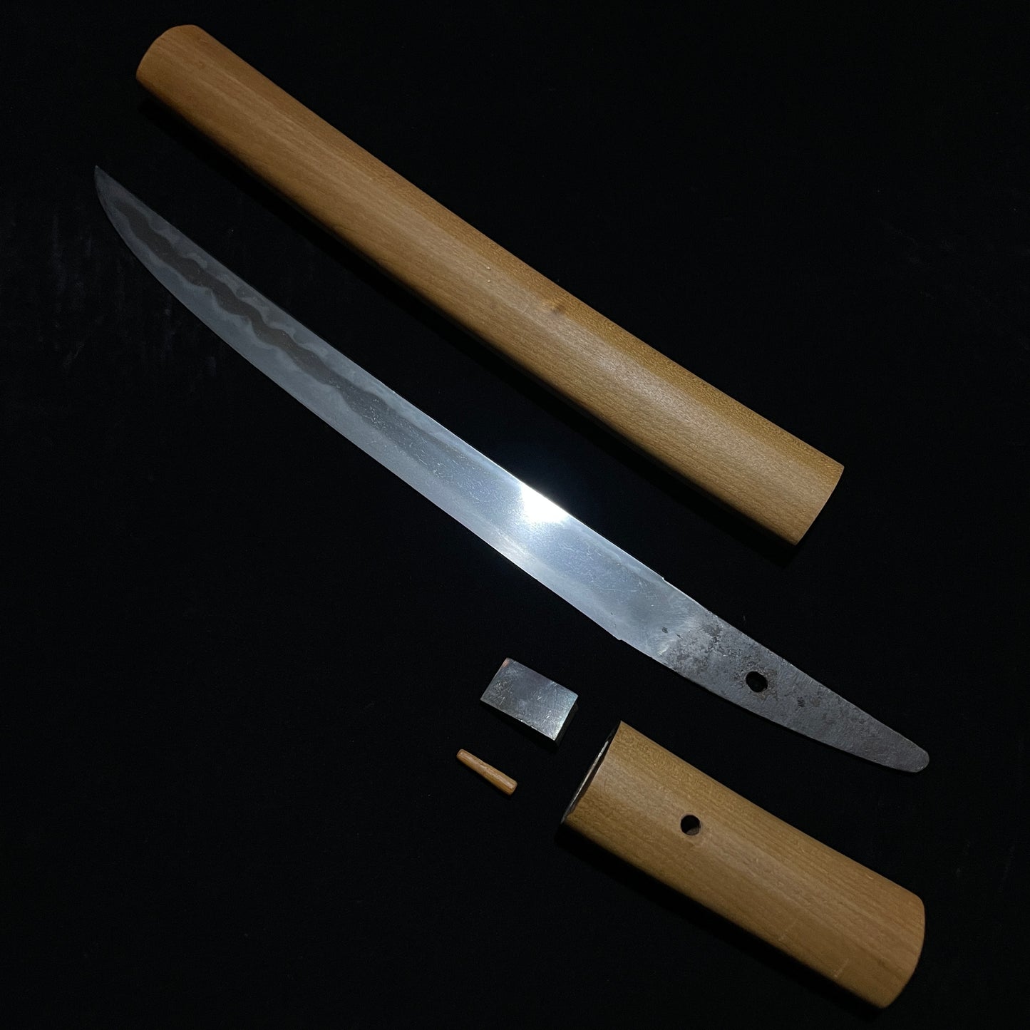 MUNEYAKI 棟焼 Hirazukuri TANTO, Edo period mumei, Gunome Hamon