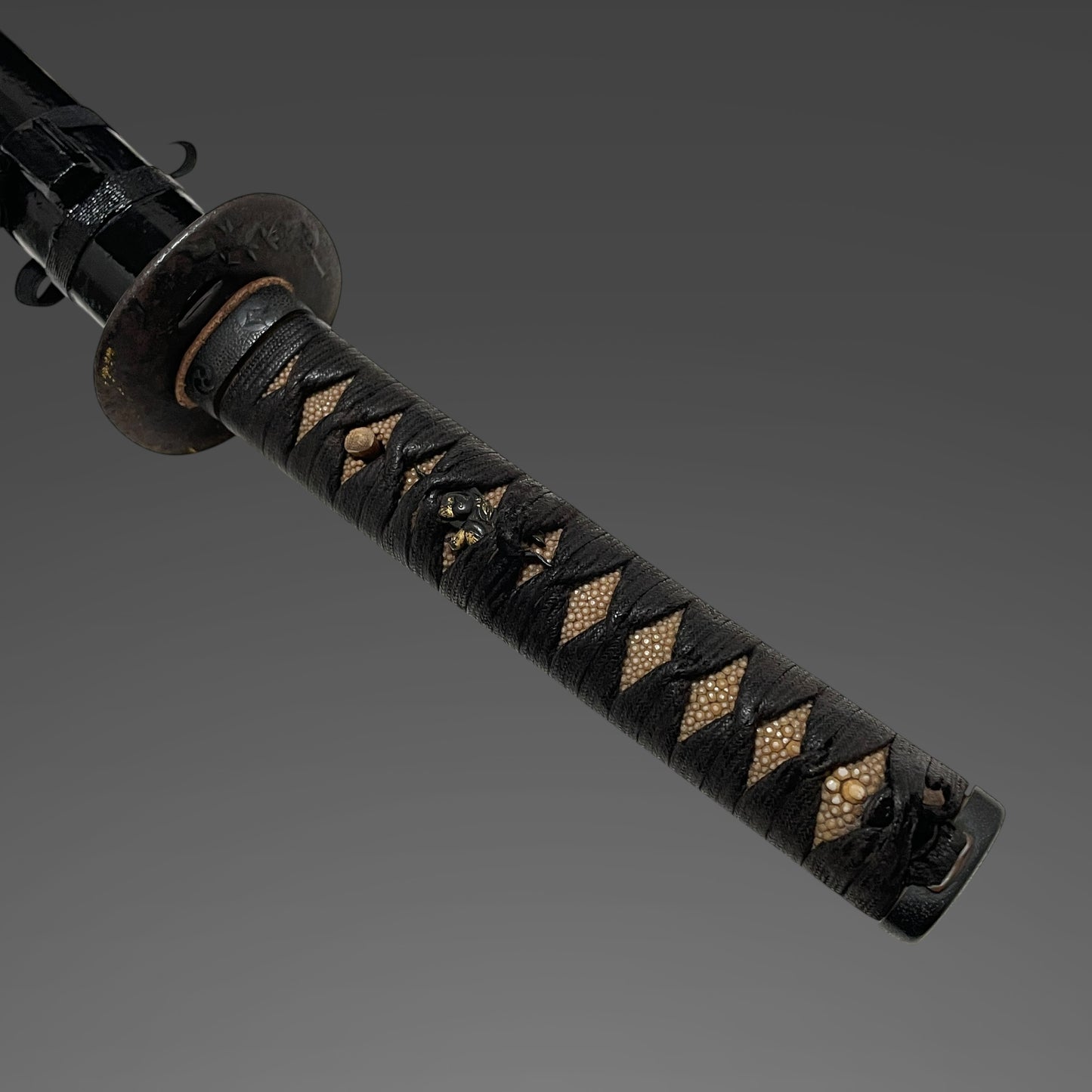 Family crest Fuchikashira Black KATANA, Late Muromachi period mumei