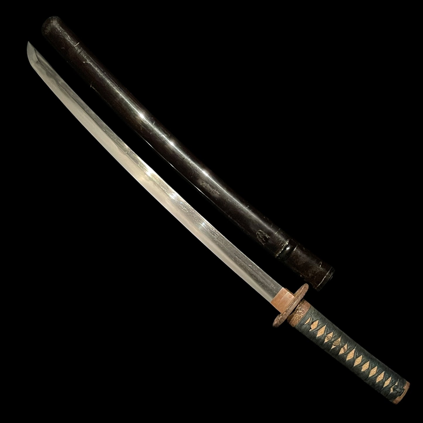 Izuminokami Kunisada 和泉守國貞 signed Wakizashi, with Kozuka, Edo period