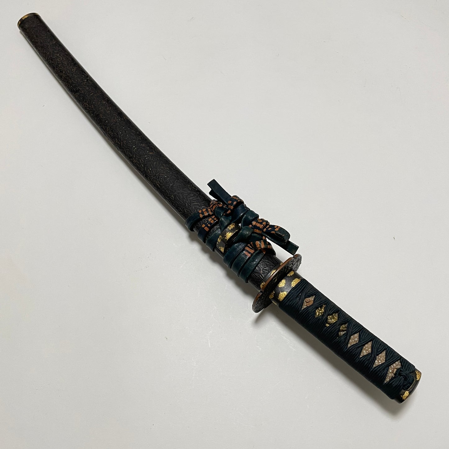 Kanesugi 兼杦 signed Sunnobi-TANTO 寸延短刀, Late Muromachi period