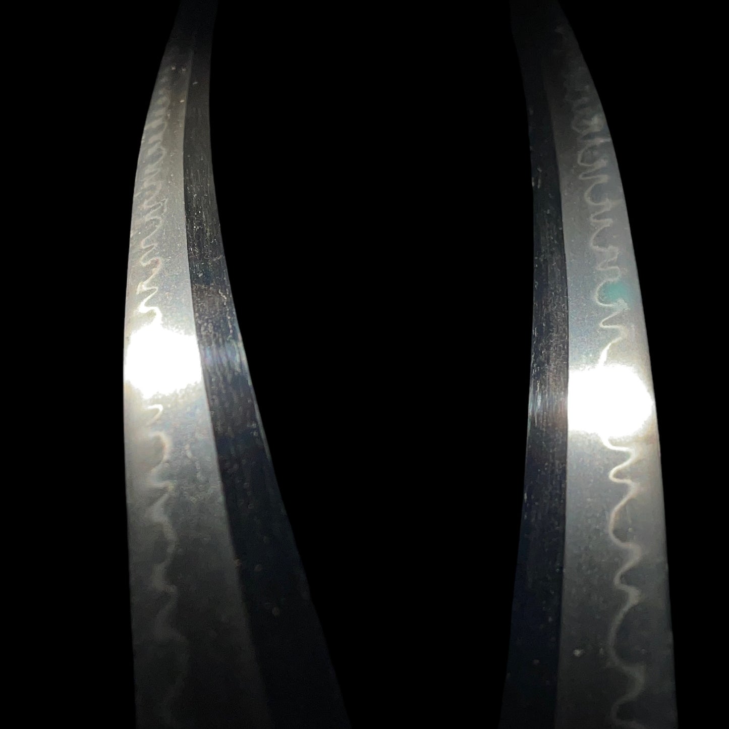 Long Wakizashi Oogunome 大互目 Hamon, Edo period mumei, 564mm (22.20 in.)