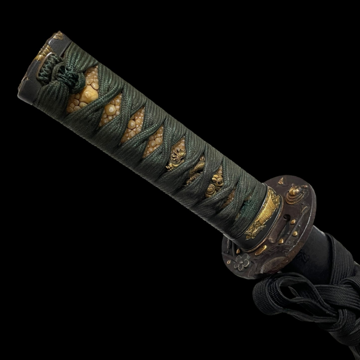 Echizenkoku Kanetane 越前國兼植 signed Wakizashi, Plum and Kabuto Tsuba, Edo period