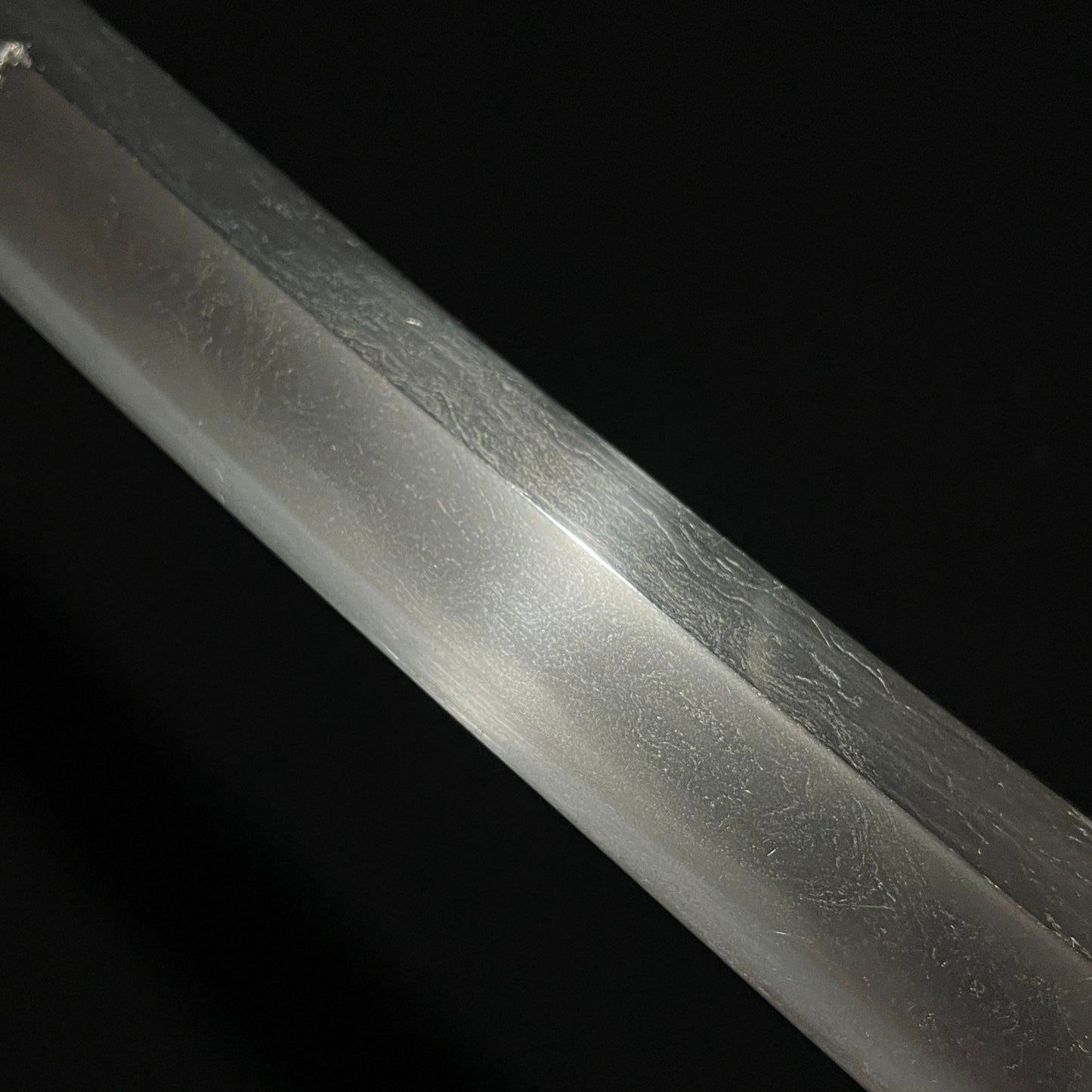 Oshuju Tsunafusa 奥州住綱房 signed Shobuzukuri Wakizashi, Wide and Heavy Blade,