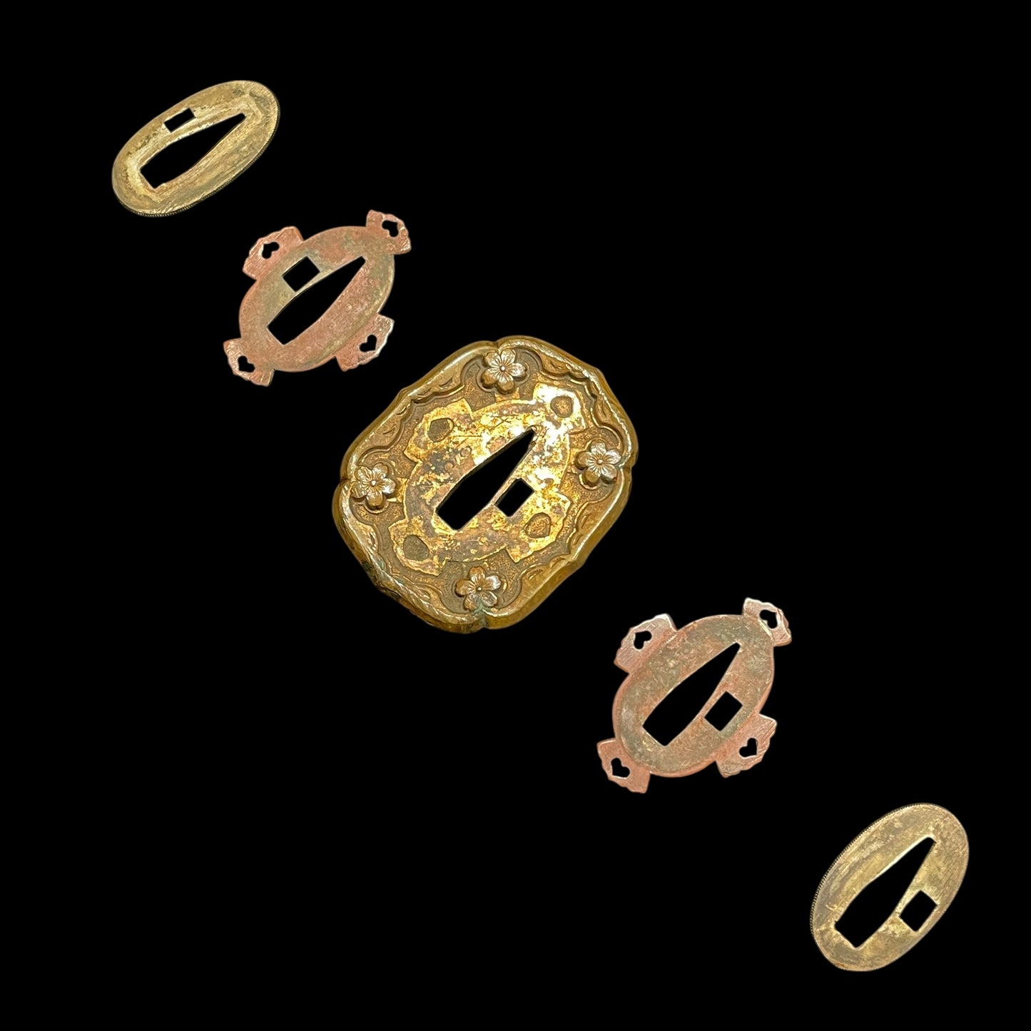 Type98 GUNTO 九八式軍刀, Kuniyasu 国泰 signed, Family crest included, with Tassel