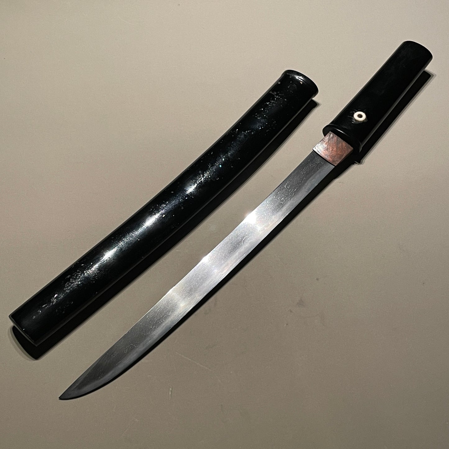 Gunome-Hamon Black Tanto, Late Muromachi period mumei