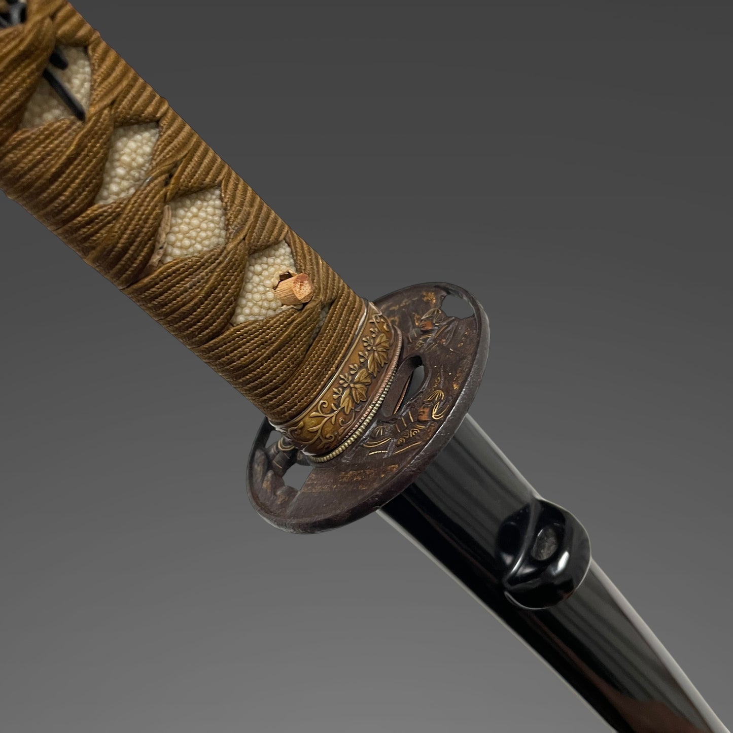 Soten-Tsuba 宗典鍔 Wakizashi, Paulownia Fuchikashira, Edo period mumei