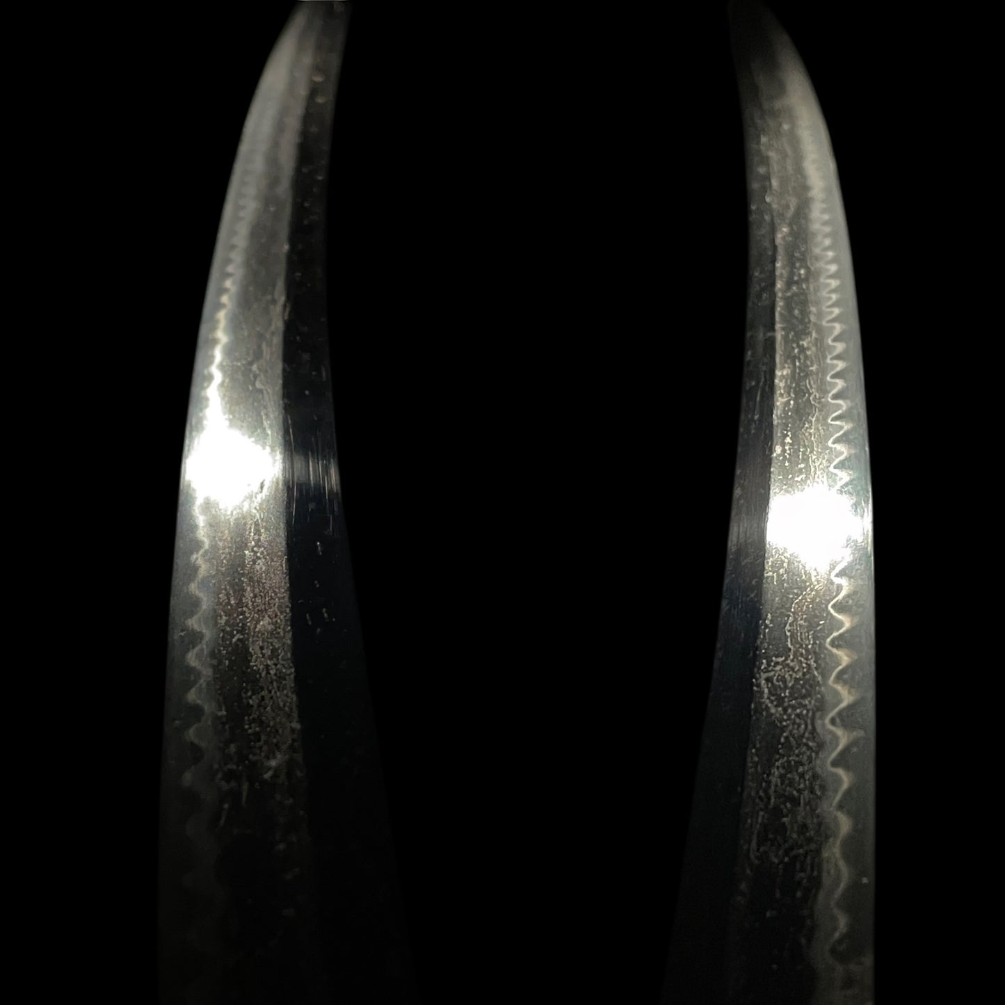 Gunome-Midare KATANA, Plum and Axe Fuchikashira, Muromachi period mumei