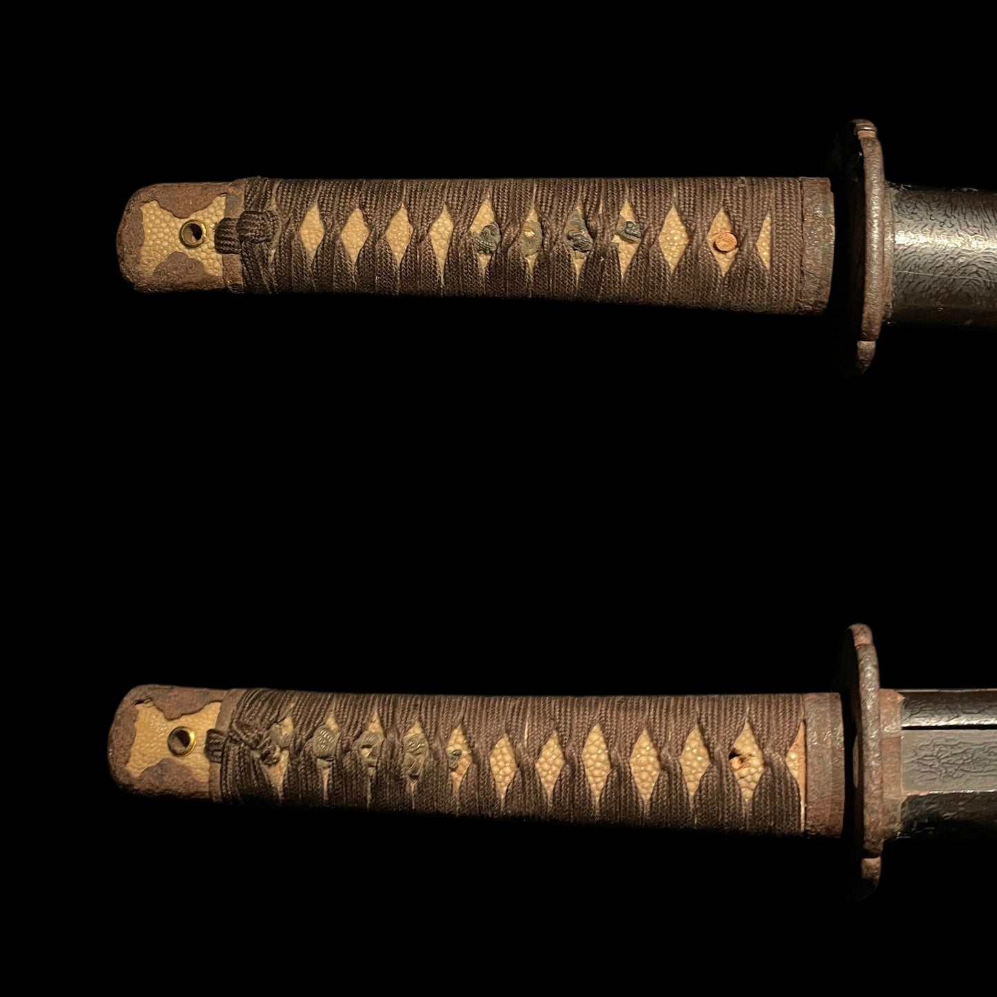 Handachi Koshirae 半太刀拵 Long WAKIZASHI, Iron Fittings, Edo period mumei