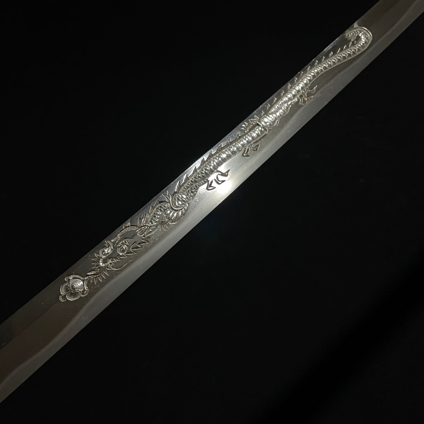 Dragon HORIMONO KATANA, Harimadaijo Fuijwara Kiyomitsu 播磨大掾藤原清光 signed, High-grade Fittings