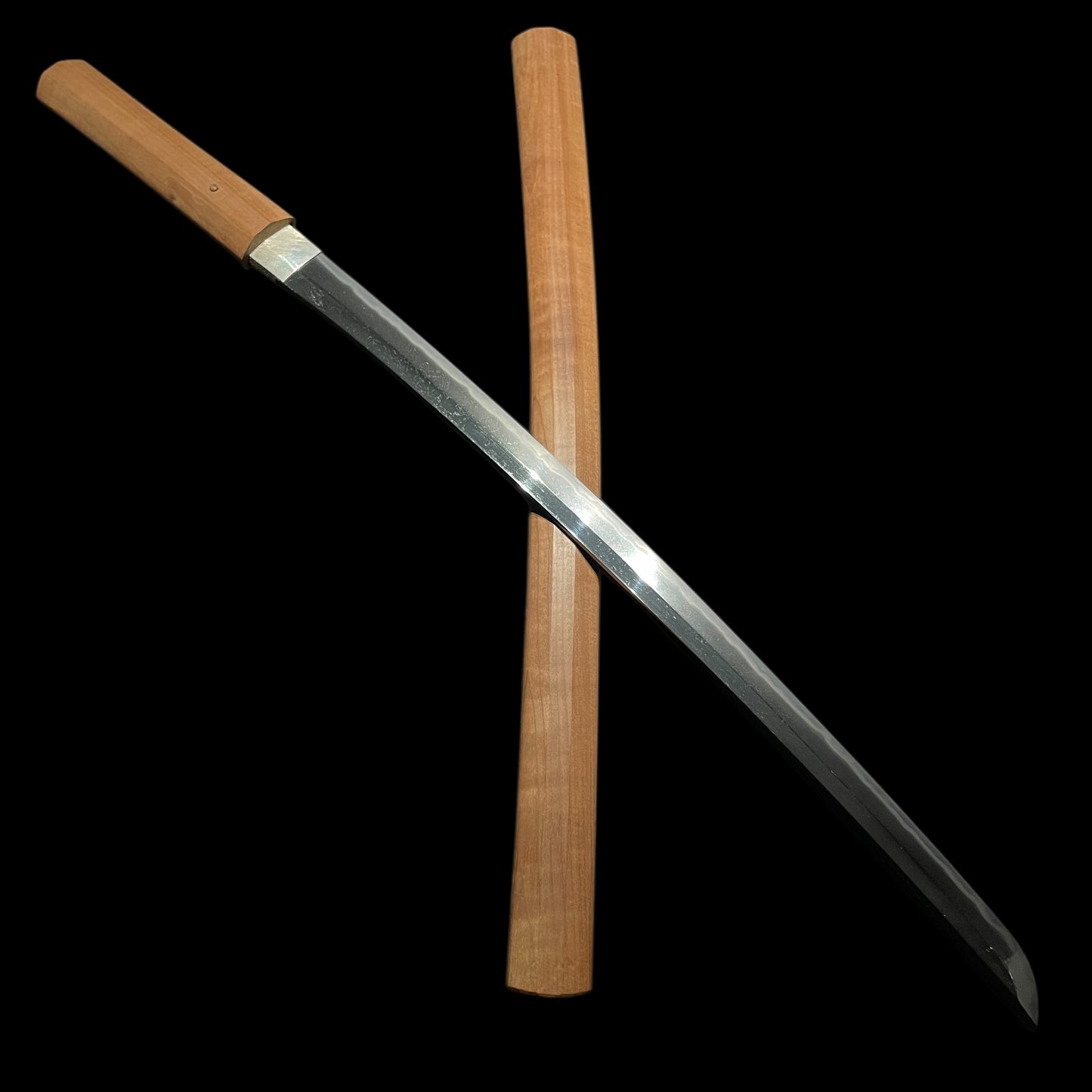 KIKUMON 菊紋 Chrysanthemum crest Long Wakizashi, Wide and Thick blade, Edo period
