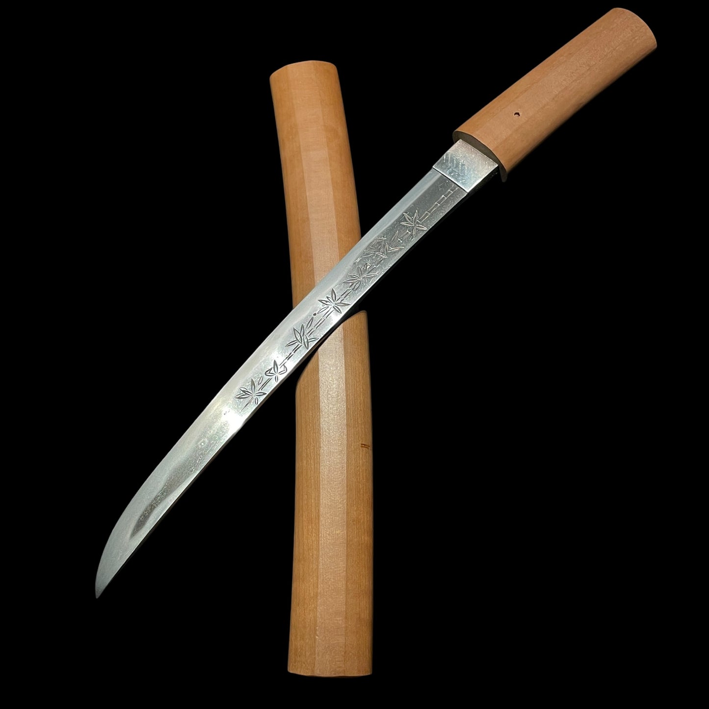 HORIMONO Sasatake 笹竹 TANTO, Muneshige 宗重 signed, Hirazukuri blade