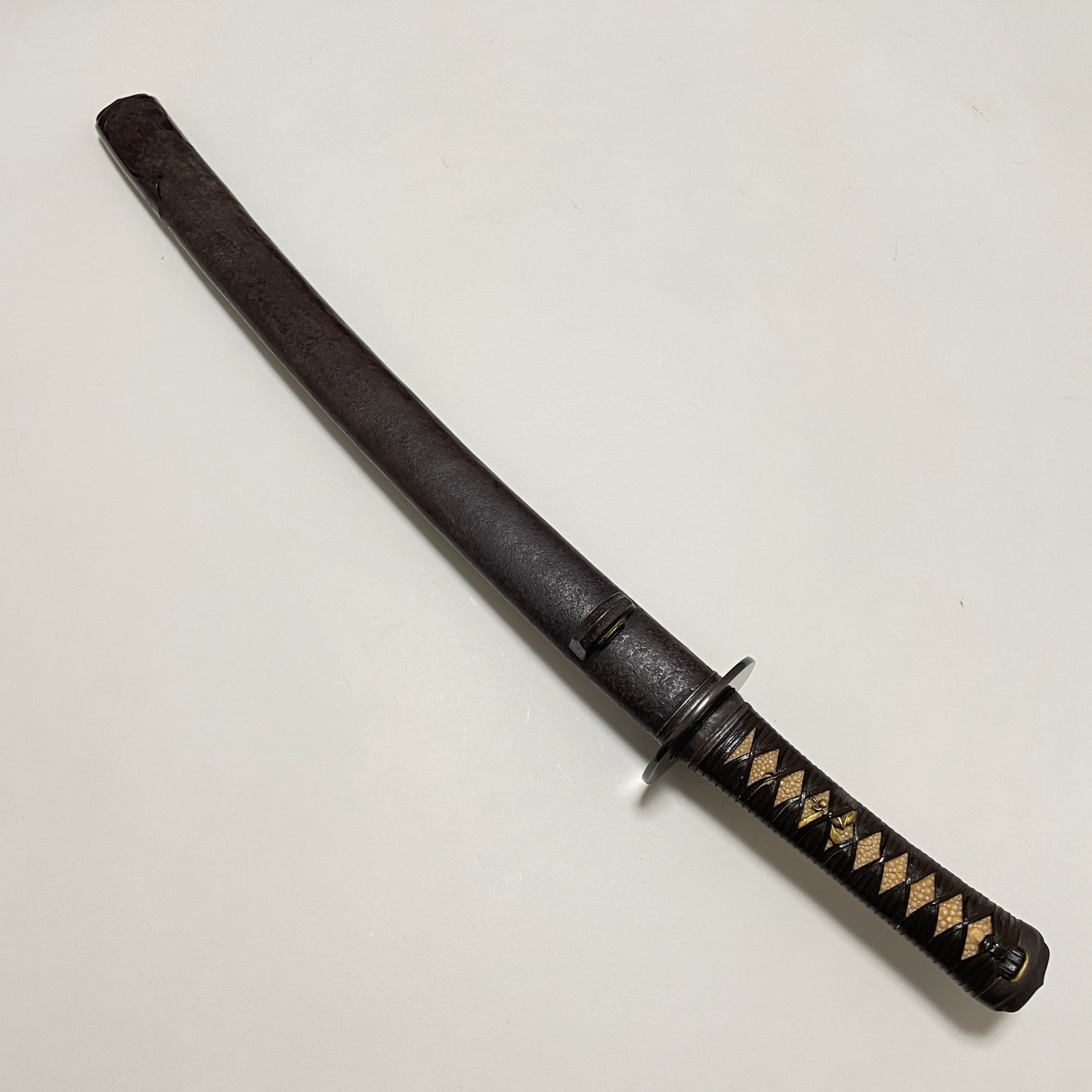 Echizenkoku Kanenori 越前国兼則 signed Wakizashi, Bee Menuki and Iron Fittings