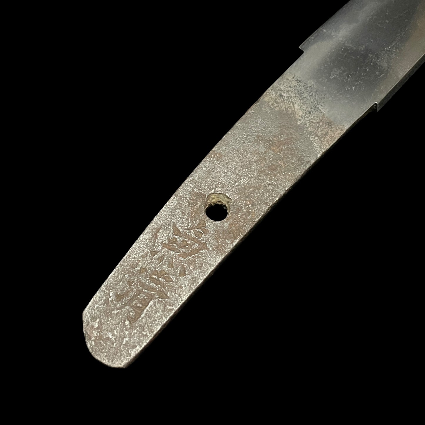 GUNOME-HAMON 互目刃文 TANTO, Kanekiyo 兼清 signed, Muromachi period