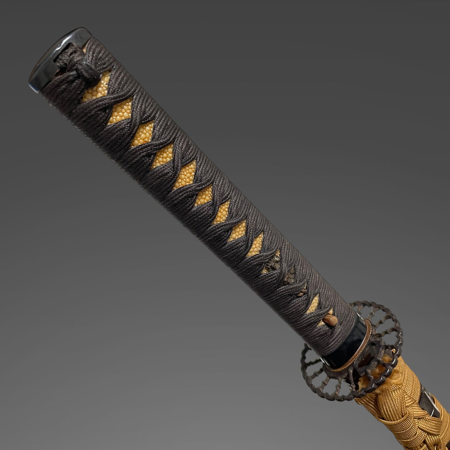 Sendankizami-Saya 千段刻鞘 KATANA, Karisukashi-Tsuba 雁透鍔, Wide blade, Edo period mumei