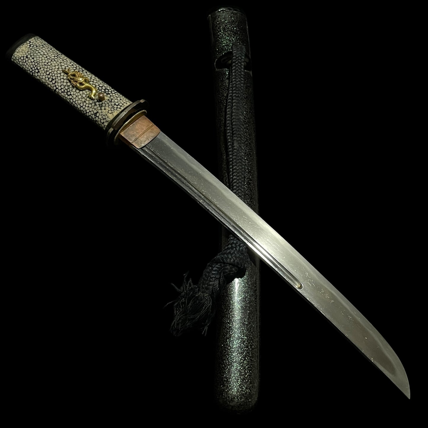 Aogaimijin-Saya 青貝微塵鞘 TANTO,  Bishuosafune Sukesada August 1574 備州長船祐定 天正二年八月日 signed