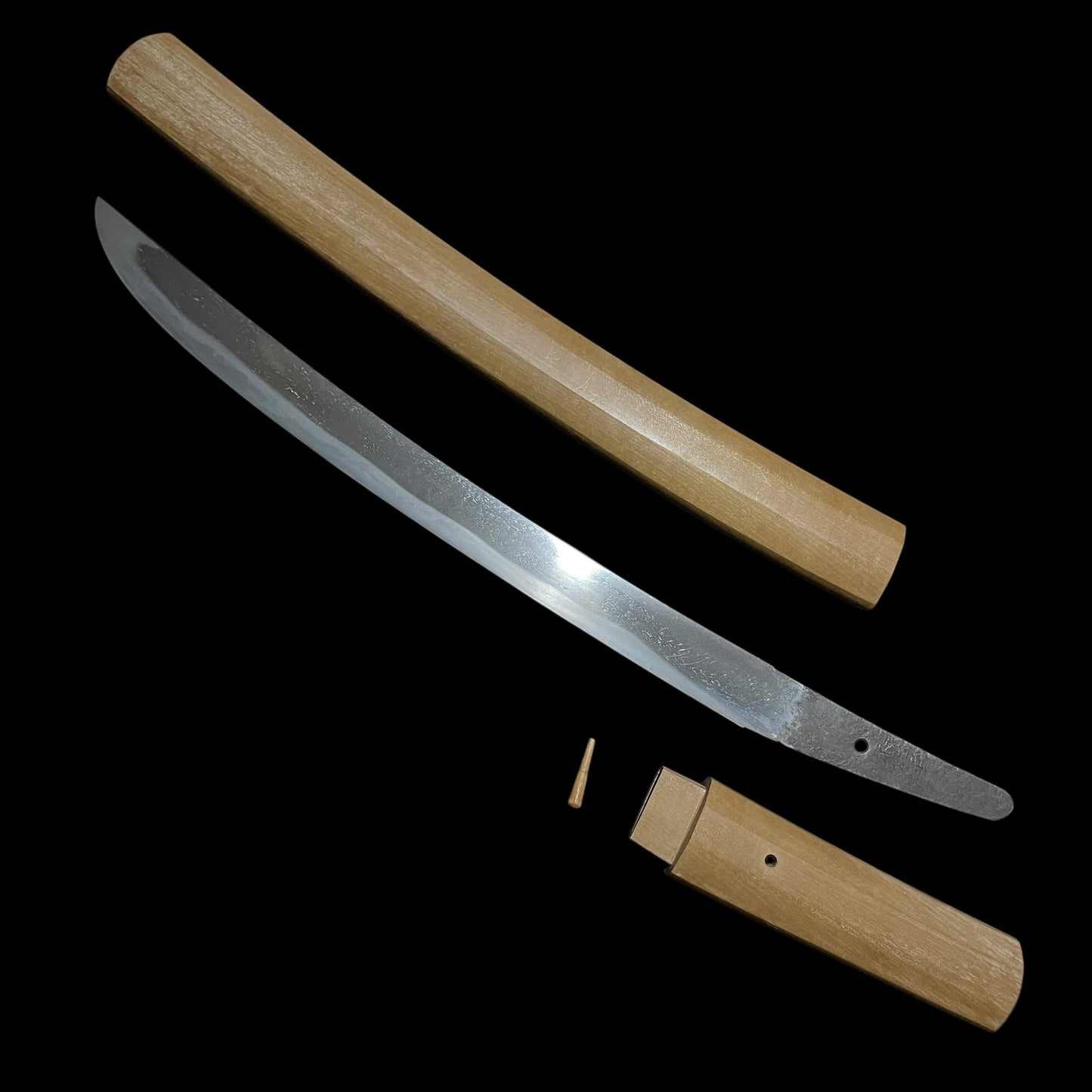 MASAMUNE 正宗 signed Hirazukuri Sunnobi-Tanto in Shirasaya, Homarekizu 誉傷