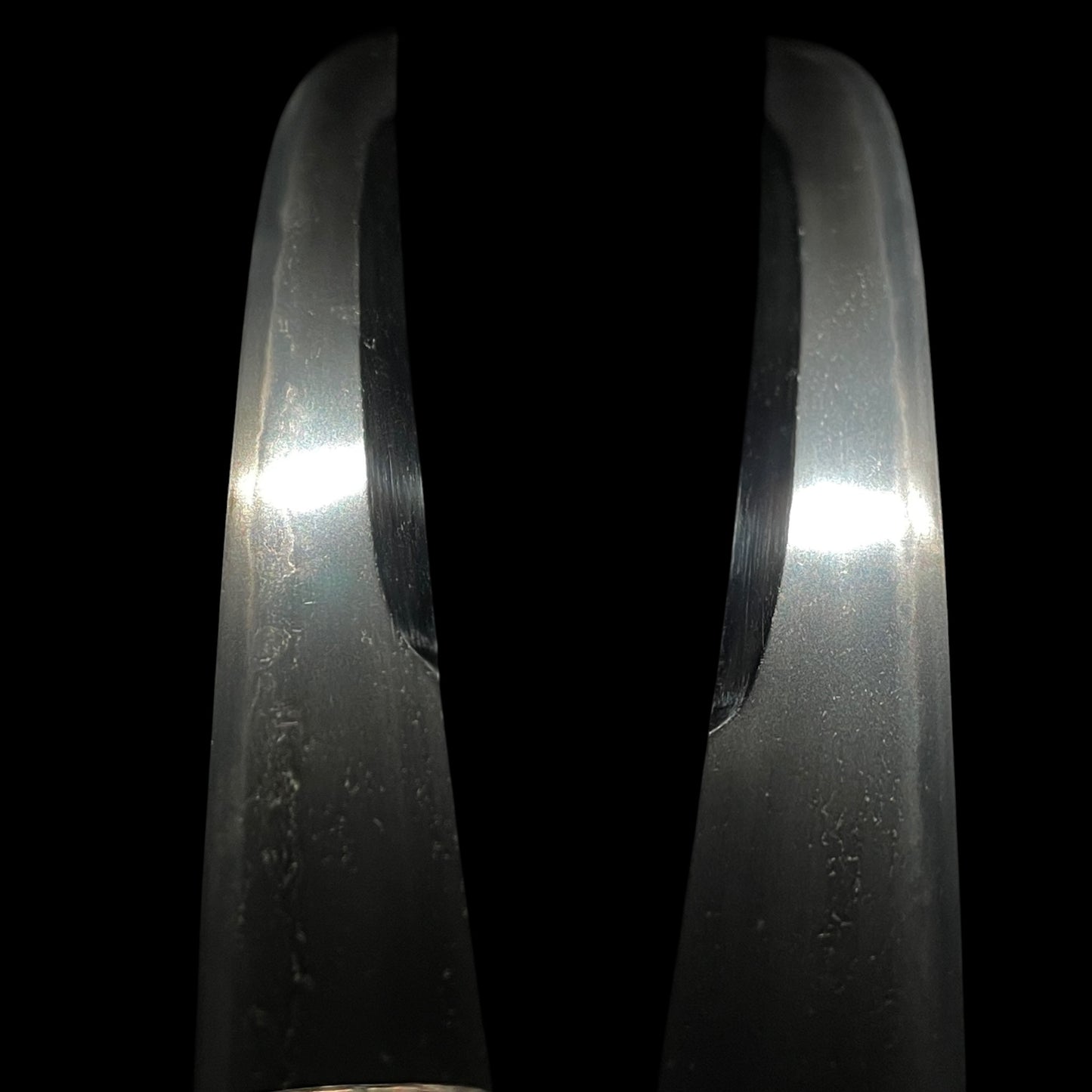 Unokubi-Zukuri 鵜首造, Koshikizami-Saya 腰刻鞘 TANTO, Thick Blade, with Dragon Kozuka