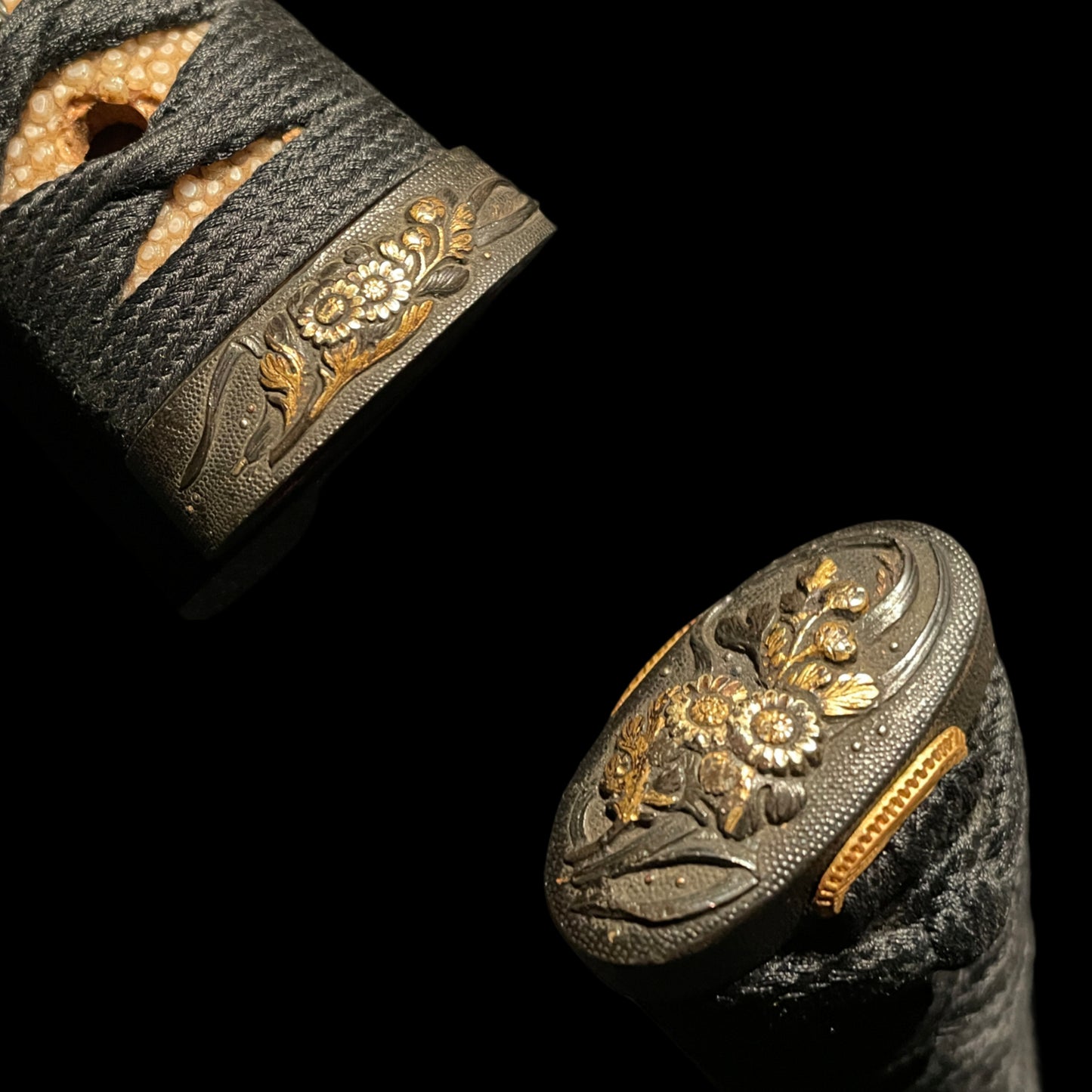 Short Wakizashi Flower Fuchikashira and Menuki, Edo period mumei