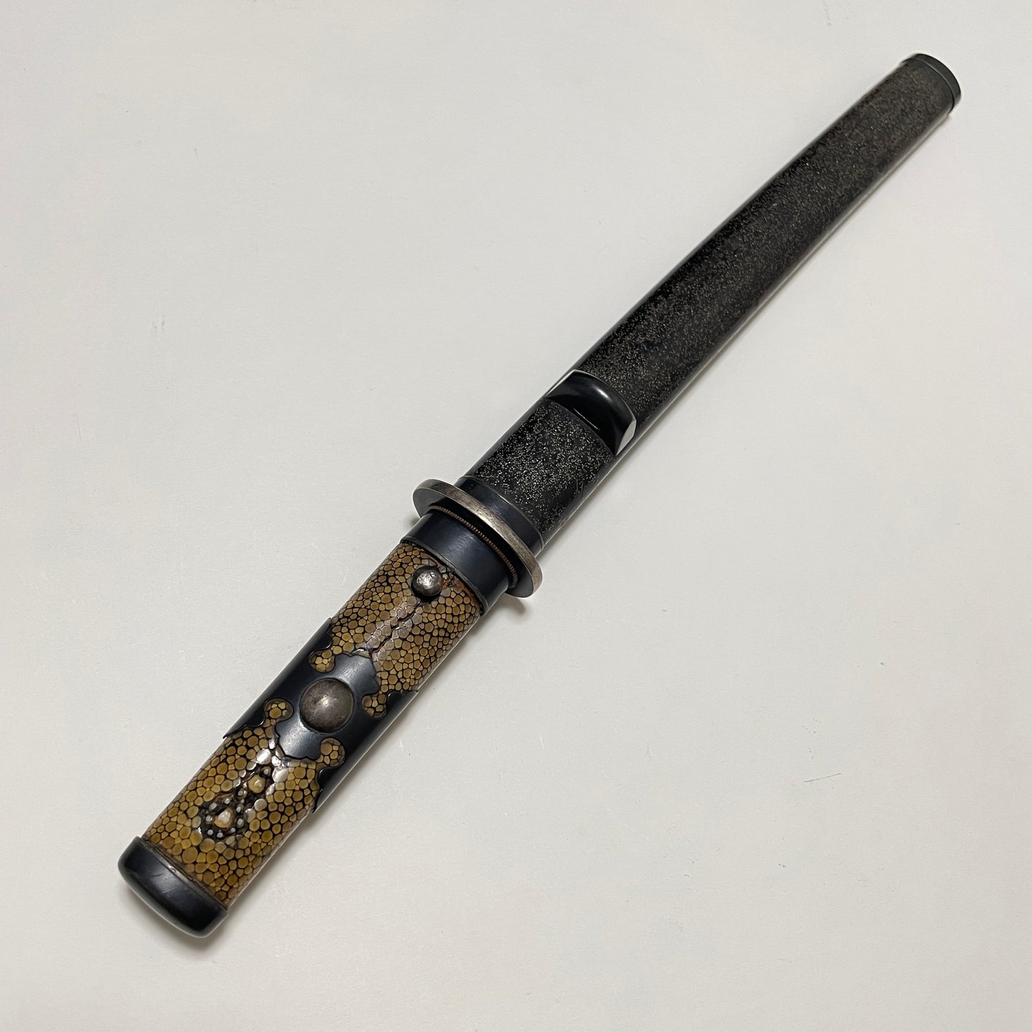 YOROIDOSHI 鎧通し TANTO, Shakudo Fittings, Muromachi period mumei