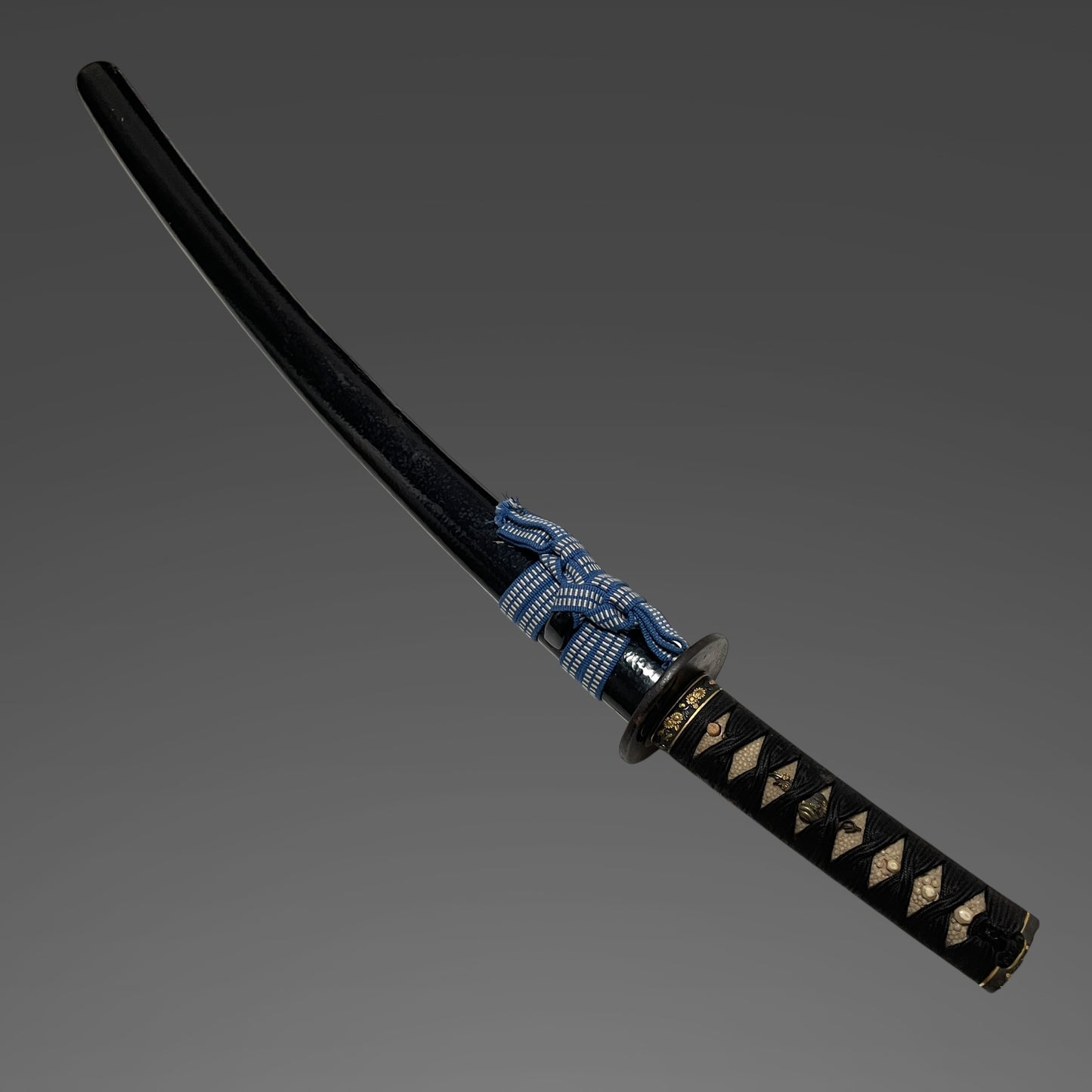 Mino Style Fuchikashira Long Wakizashi, Tadatsugu 忠次 signed Tsuba, Edo peiord mumei