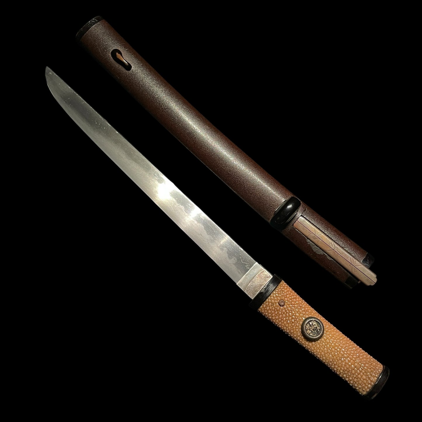 HITATSURA 皆焼 Aikuchi Tanto, Uda Kuninari 宇多國成 signed, with Kozuka Kogai Muromachi