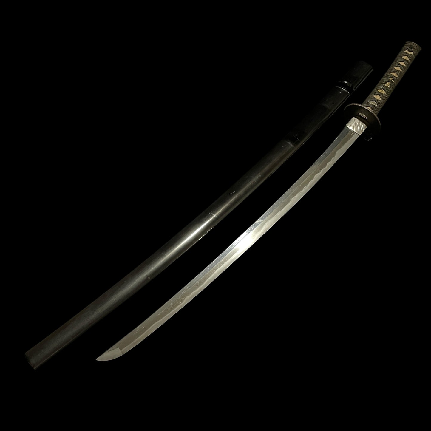 Dragon Fuchikashira Long Wakizashi, Silver Kashu Habaki, Edo period mumei