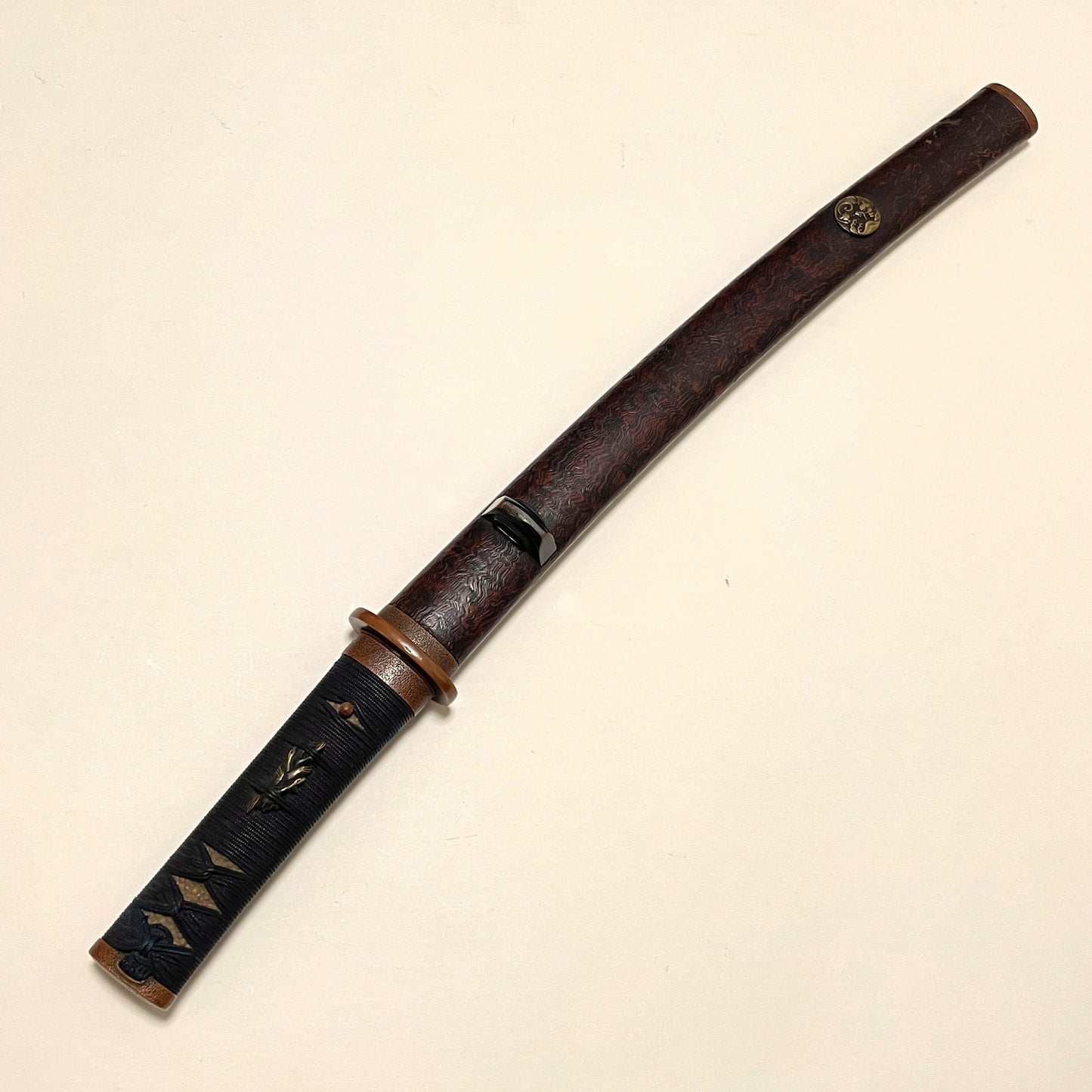 KATAHIRAZUKURI 片平造 Sunnobi-TANTO 寸延短刀, Masamehada 柾目肌, Copper Fittings