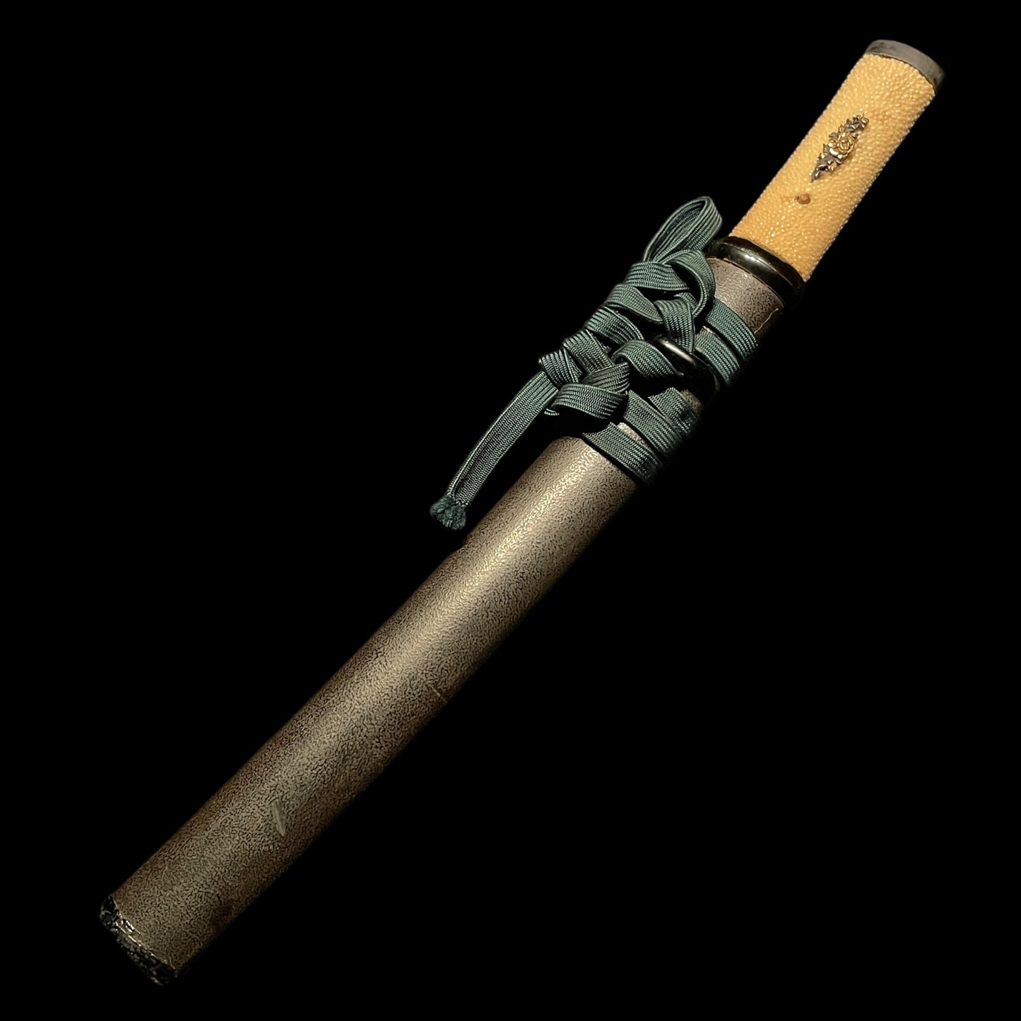 Heavy Aikuchi TANTO,  Sekishuju Kiyoshige 石州住清重 signed, with Kozuka, Edo period