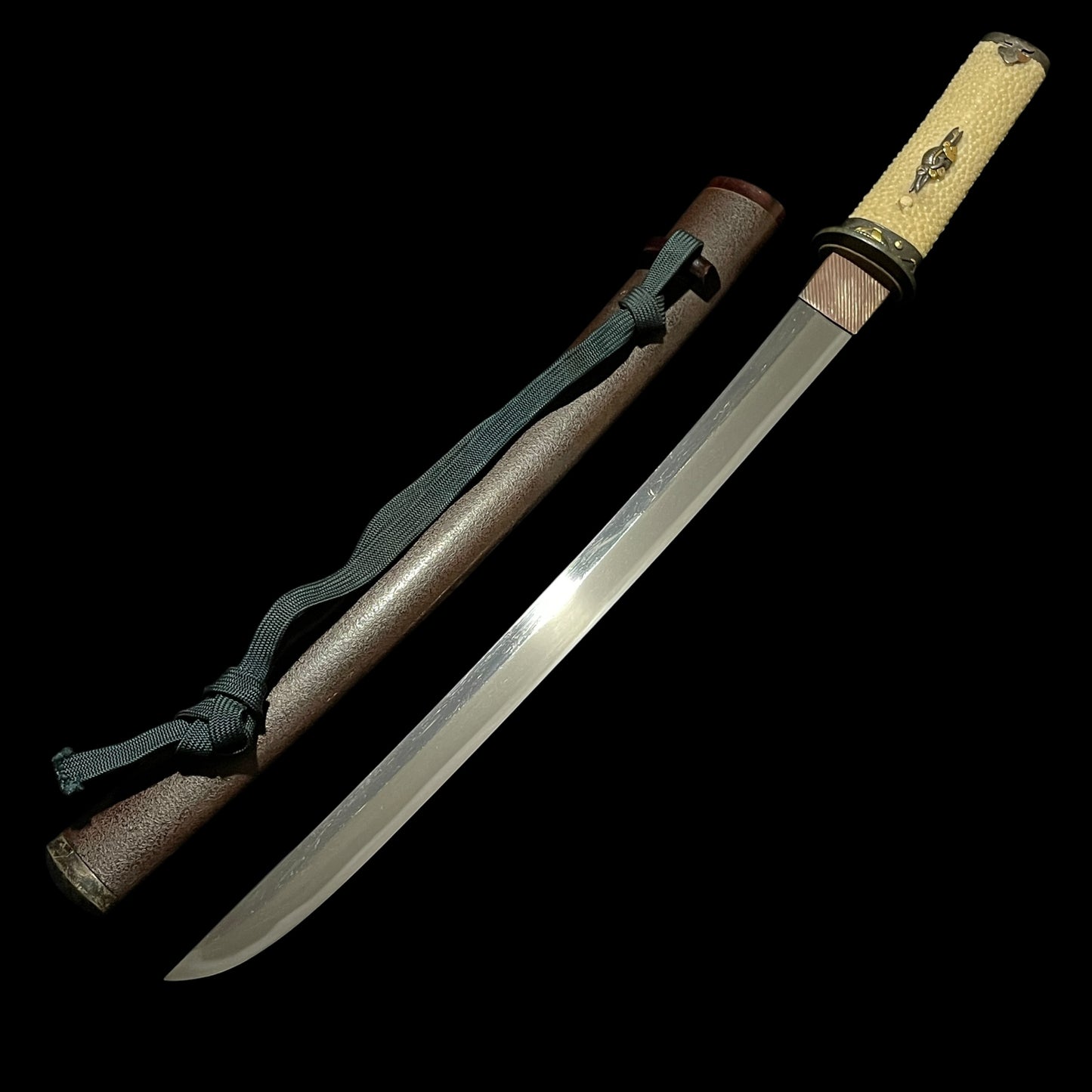 Shobuzukuri Aikuchi Wakizashi, Takarazukushi Fuchikashira, Muromachi period mumei