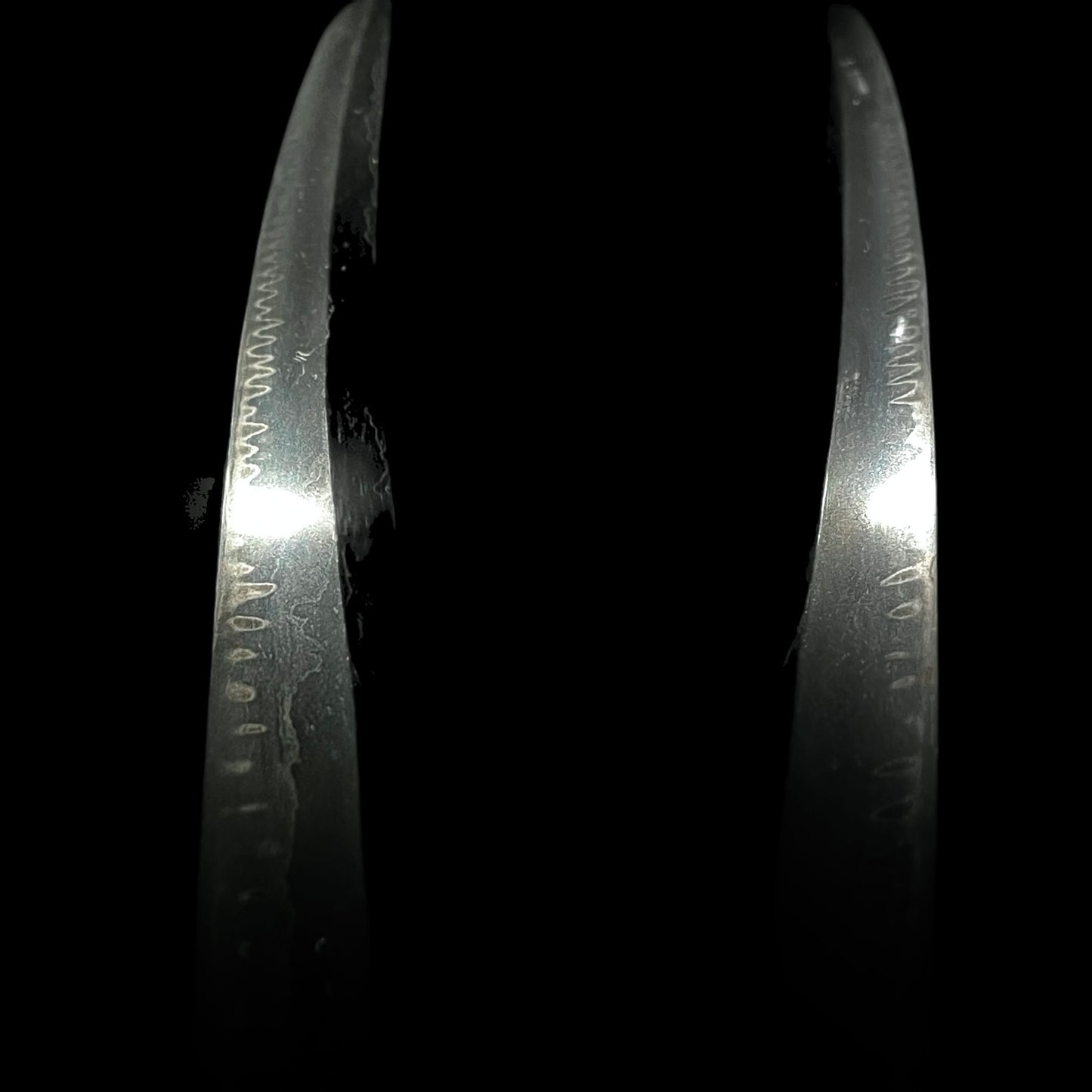 KOGARASUMARU-ZUKURI 小烏丸造 Long Wakizashi, Kanemoto 兼元 signed, Muromachi period