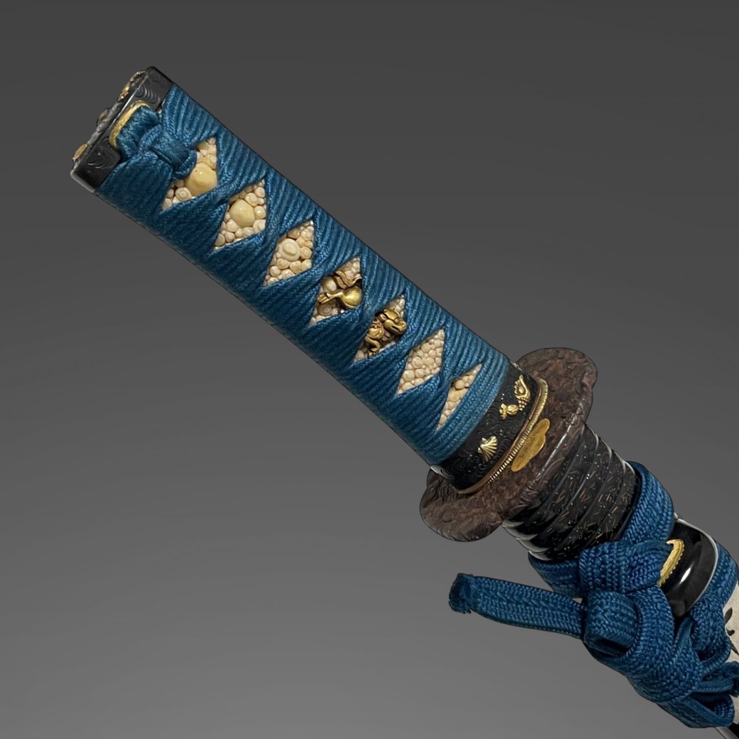 Large Kissaki Wakizashi, Shell Fuchikashira 貝縁頭, Edo period mumei