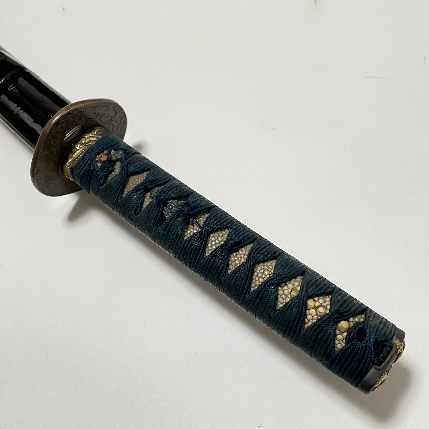 Dragon Fuchikashira, Bishuosa 1470s 備州長 文明二年 signed Long Wakizashi, Brass Tsuba